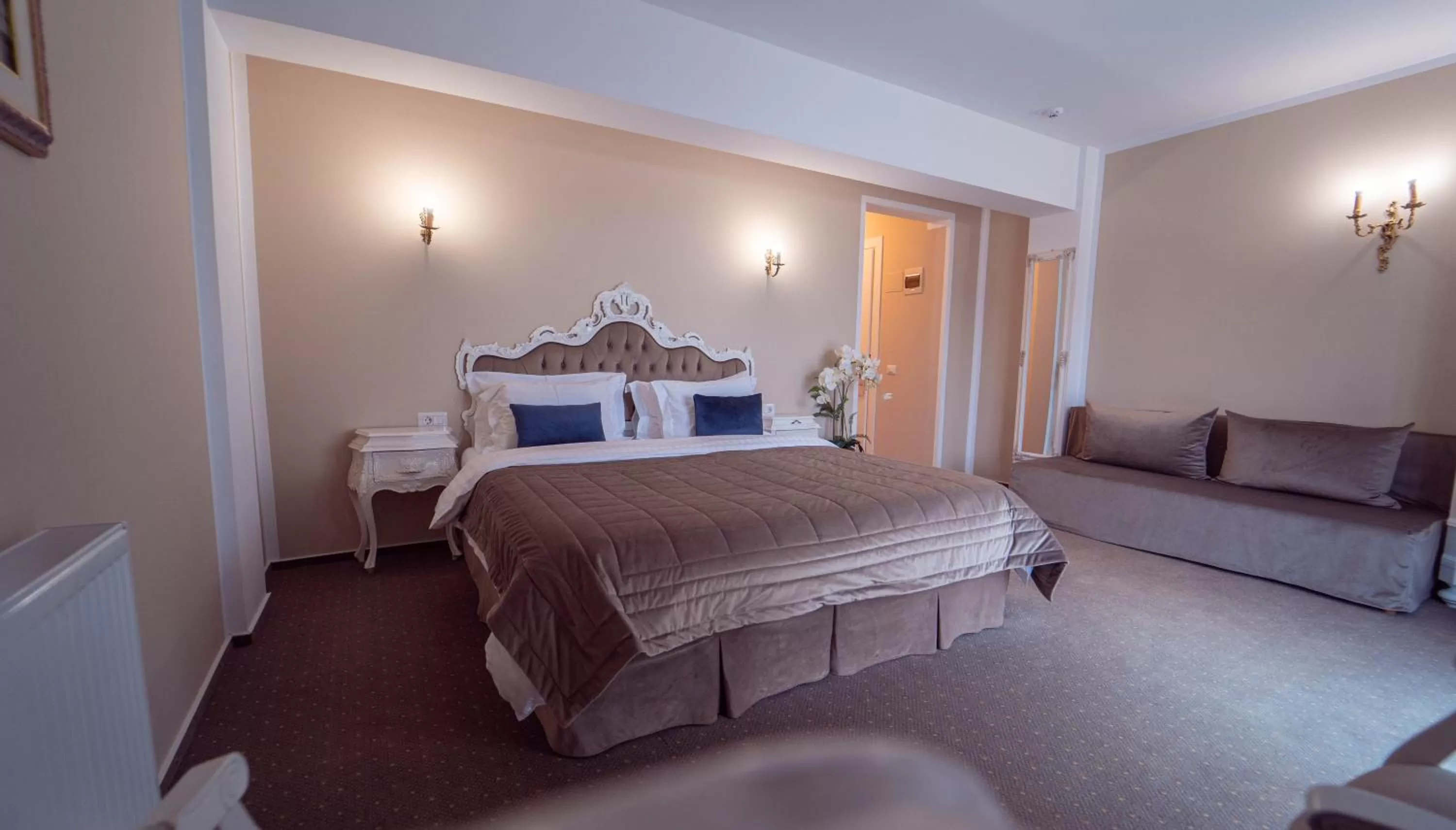 Photo of the whole room, Bed in Gradinile Romane