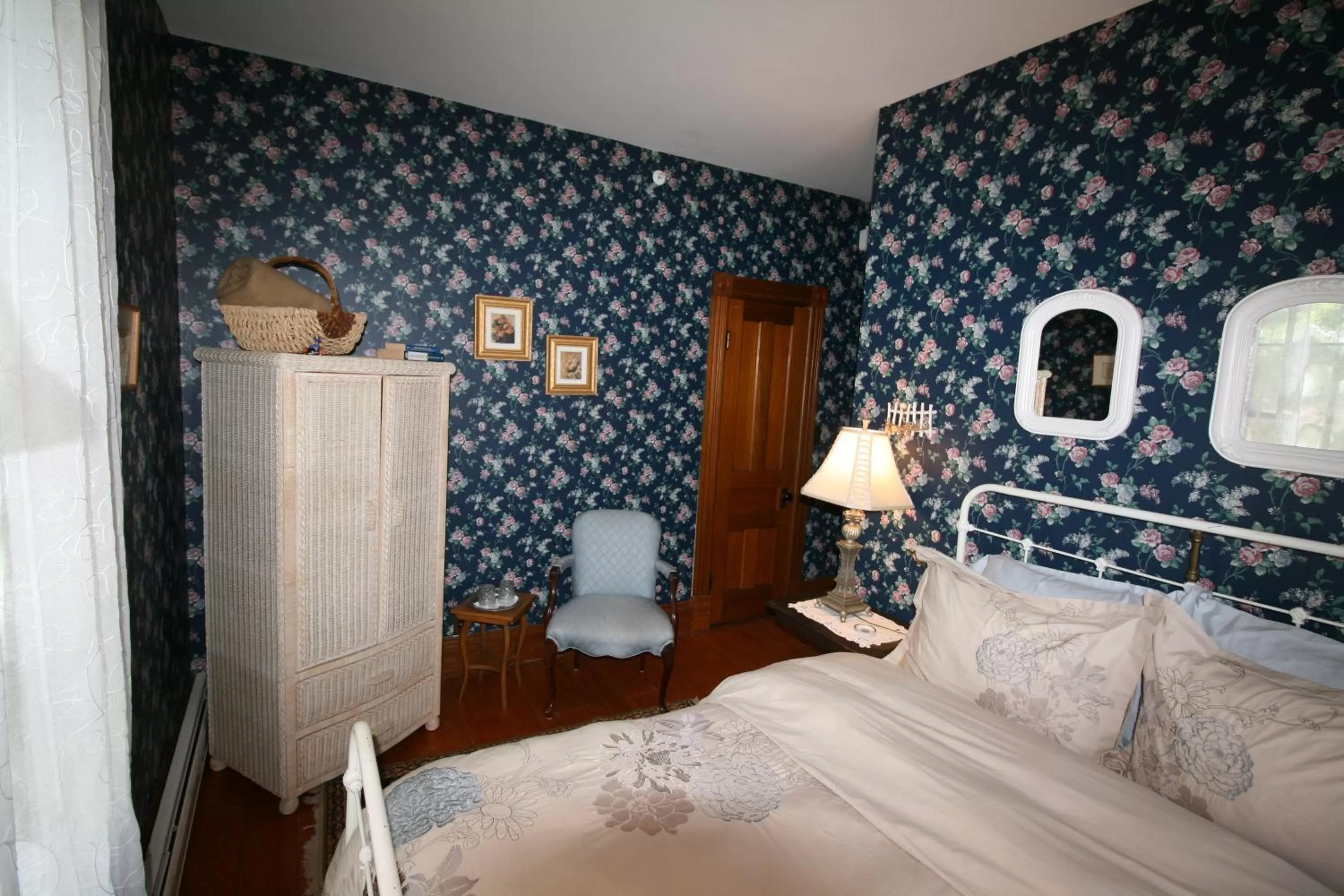 Queen Room in The Governor's Inn