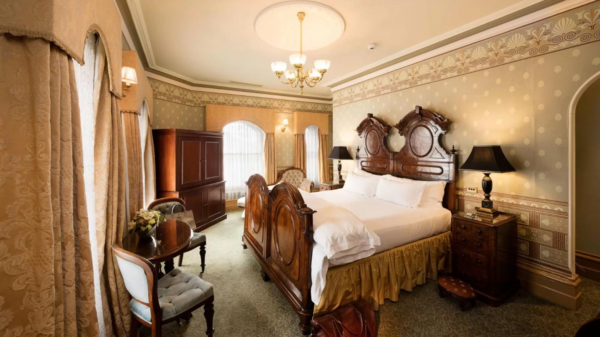 Bed in Craig's Royal Hotel