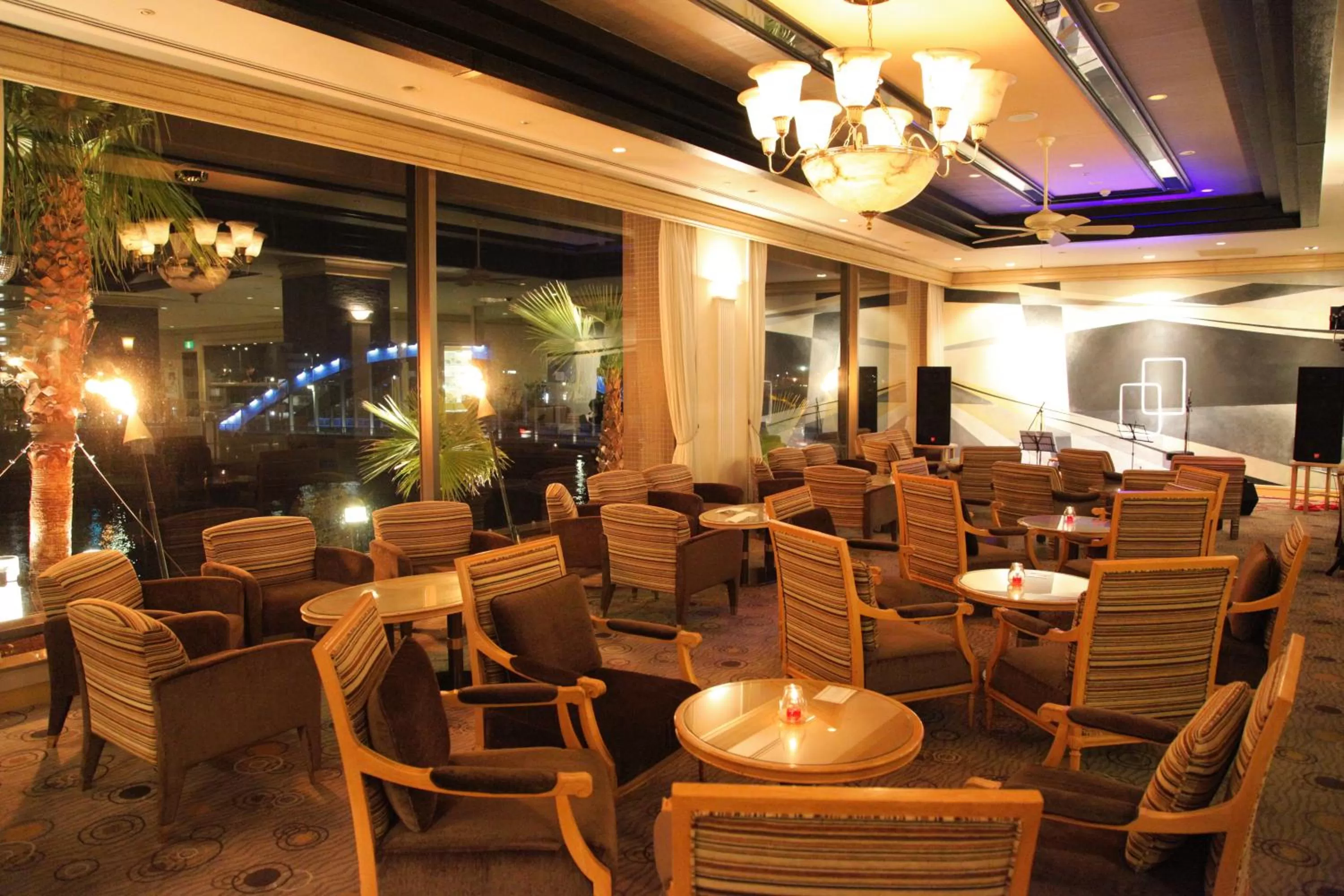 Communal lounge/ TV room in Numazu River Side Hotel