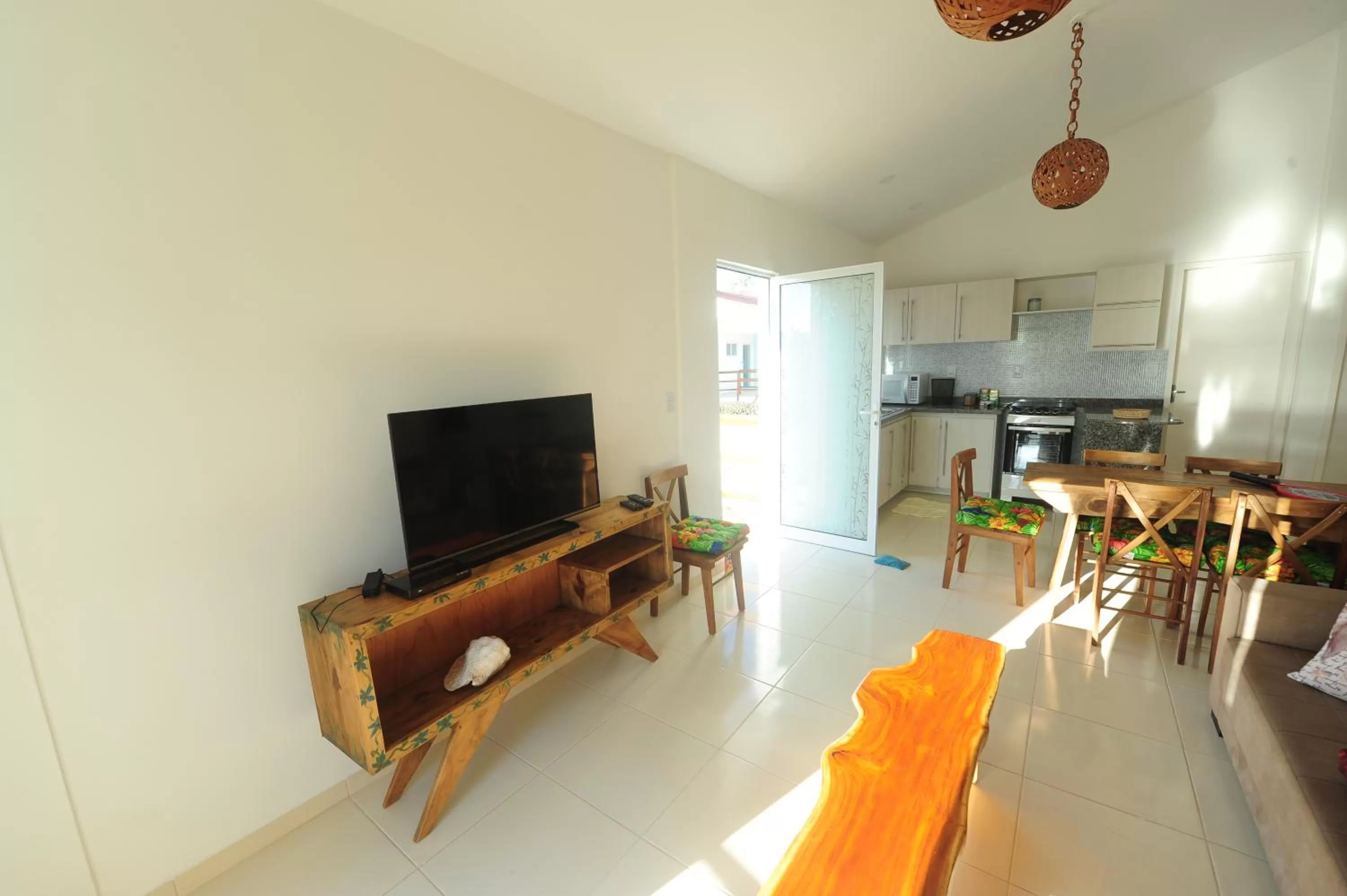 Kitchen or kitchenette, TV/Entertainment Center in Manga Verde Beach Residence