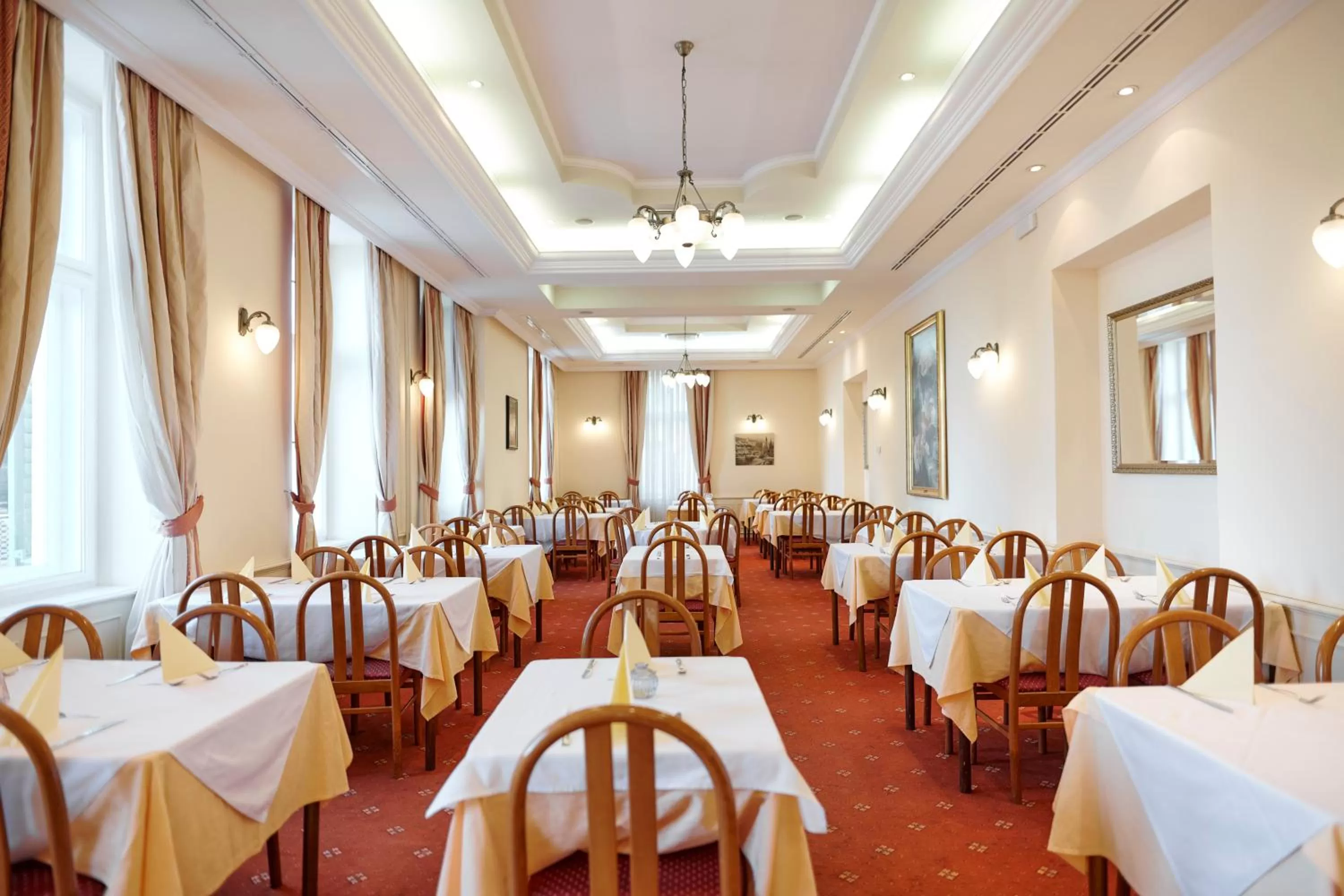 Restaurant/places to eat in Hotel Lovran