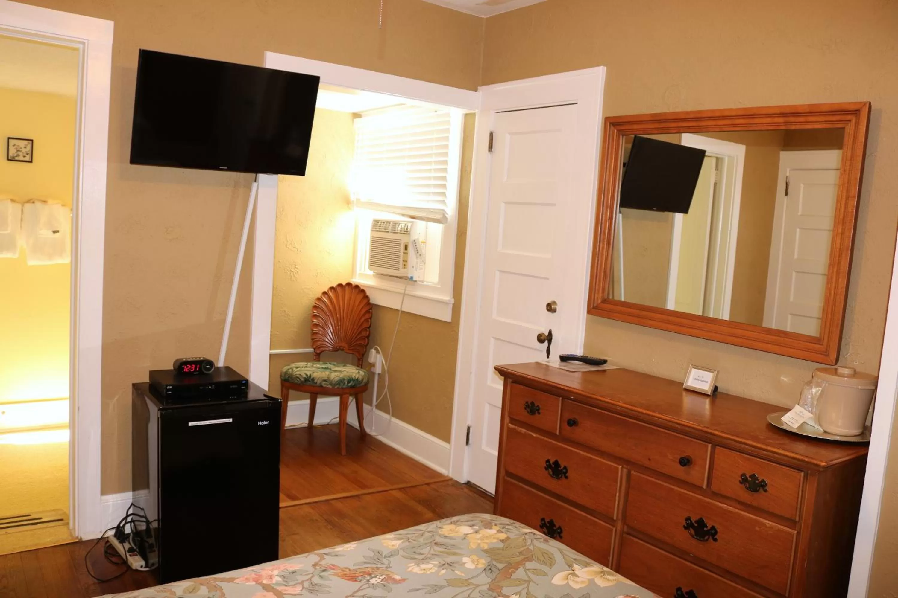 Bed in Echo Mountain Inn