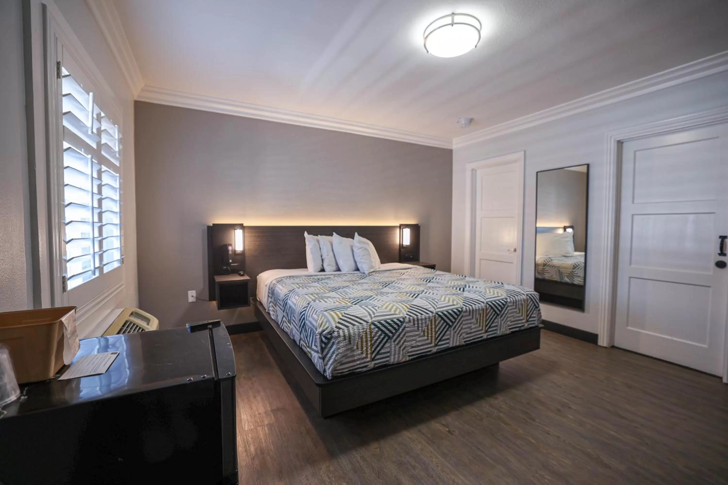 Bed in Motel 6, Tustin, Orange County-CA