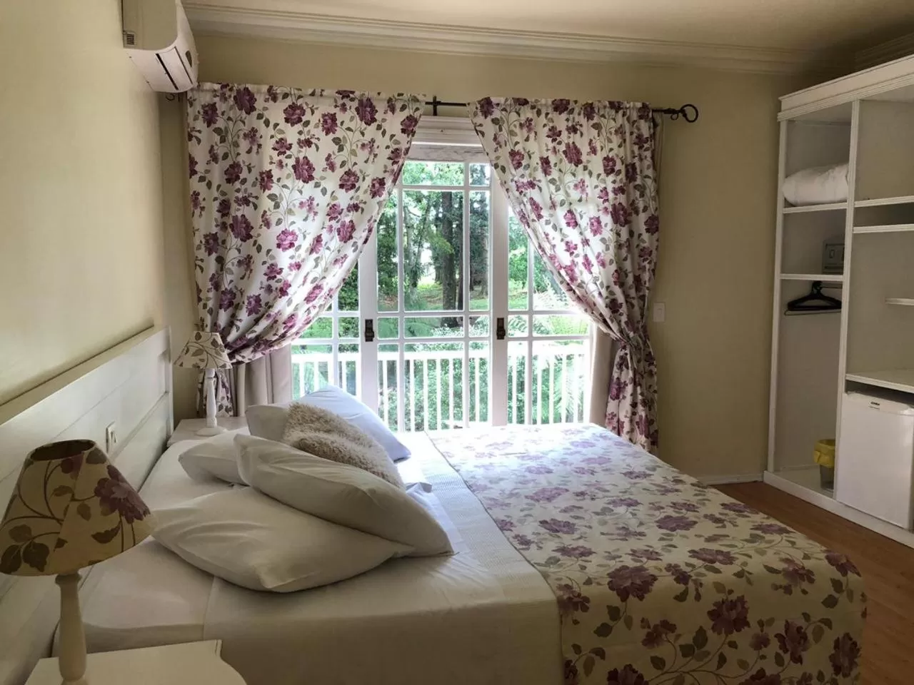 Photo of the whole room, Bed in Pousada dos Anjos