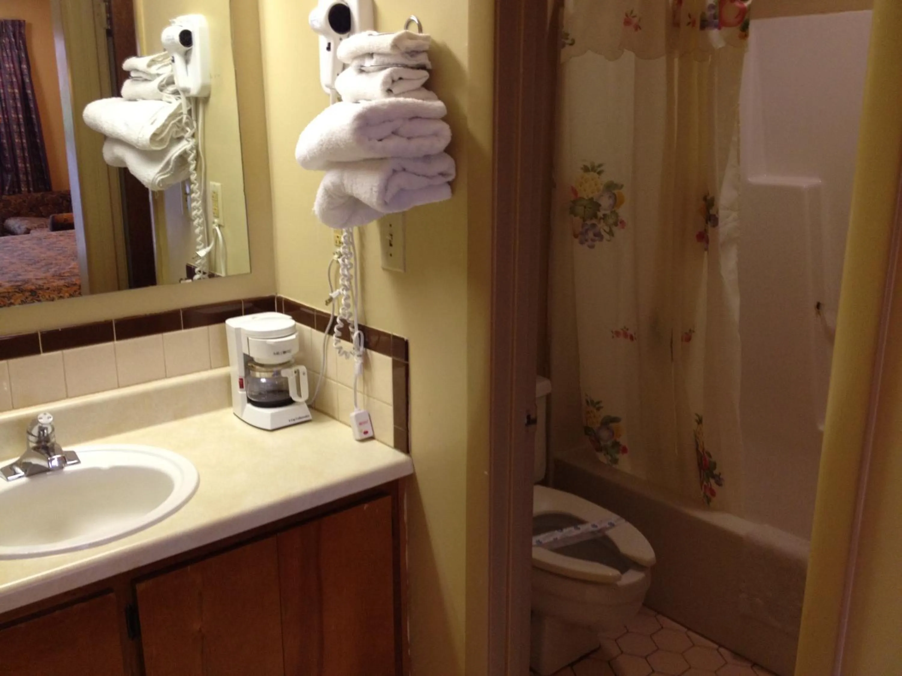 Bathroom in McClellan Inn