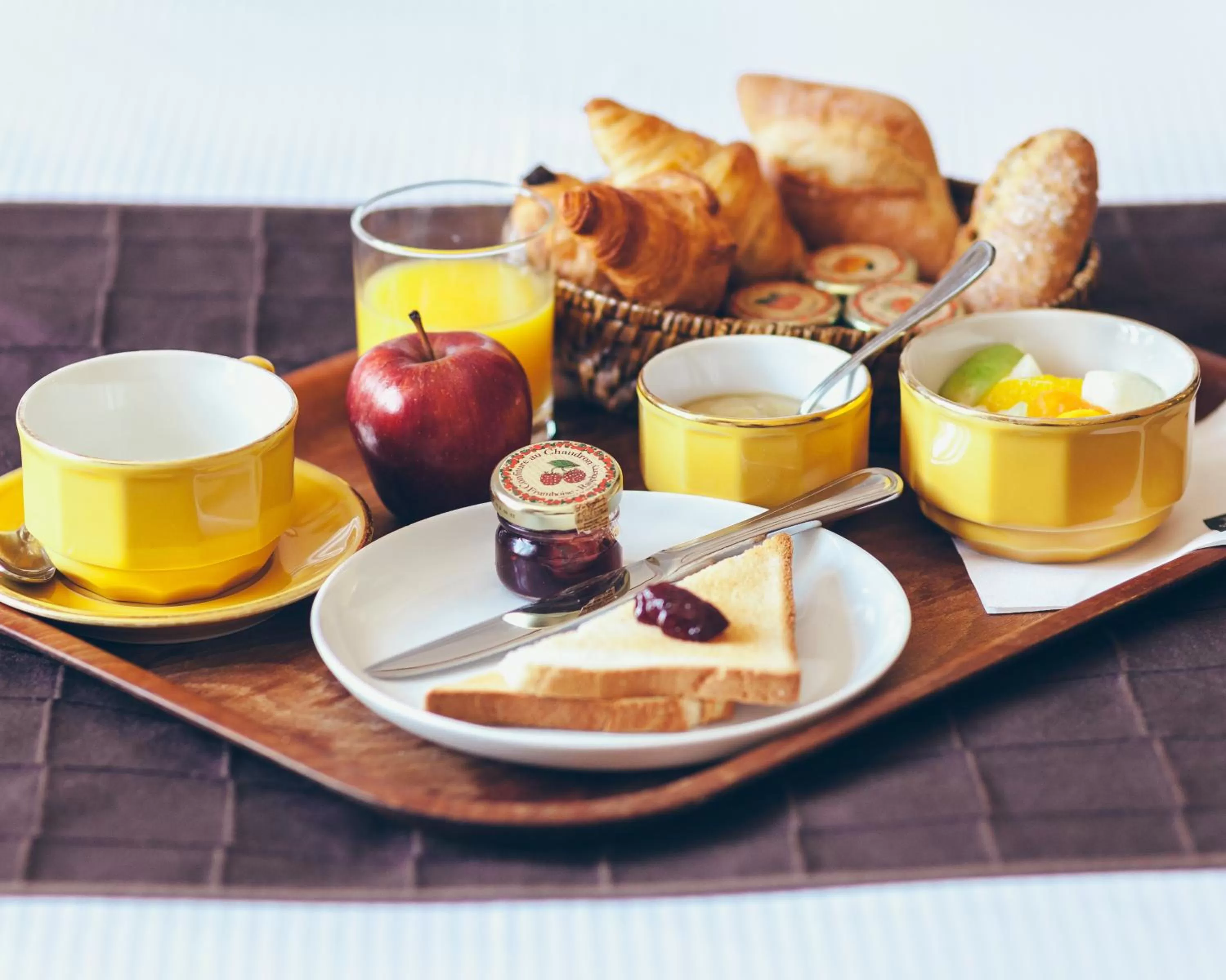 Continental breakfast in Excelsior Opera