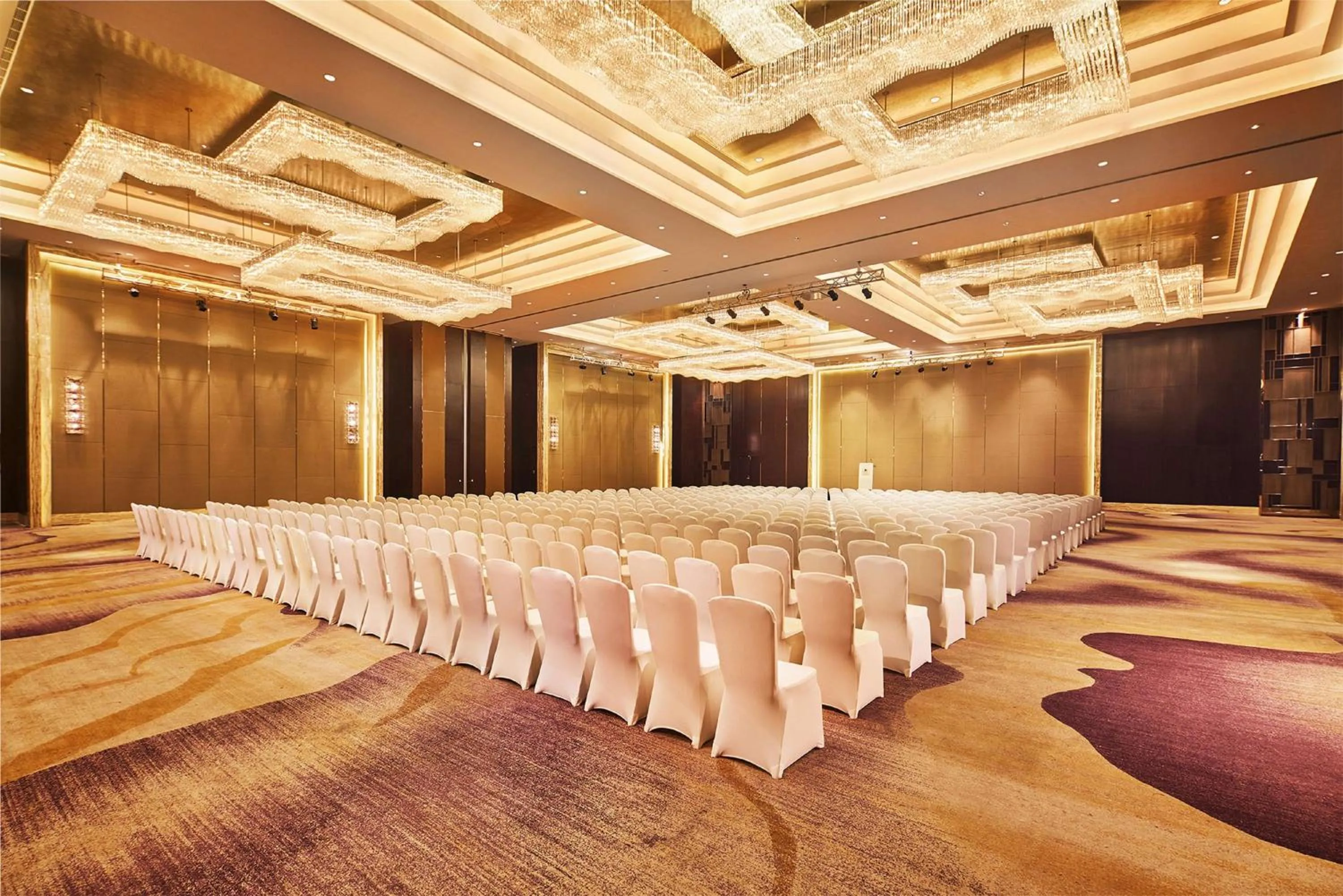 Meeting/conference room in DoubleTree By Hilton Ningbo Beilun