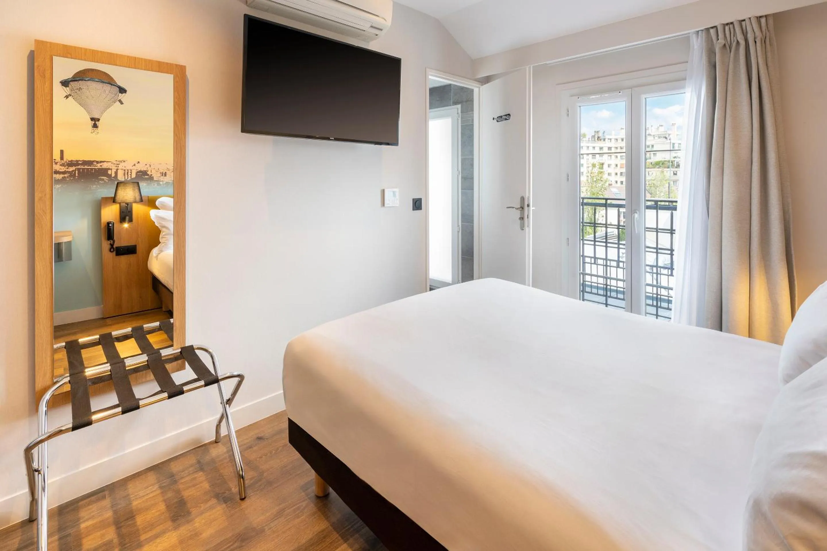 Bed in Hotel Apolonia Paris Mouffetard, Sure Hotel Collection by Best Western