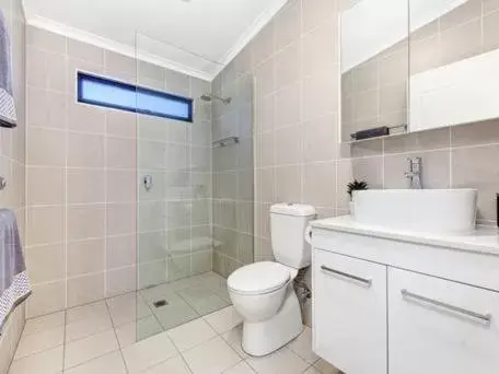 George Bass Motor Inn George Bass Motor Inn