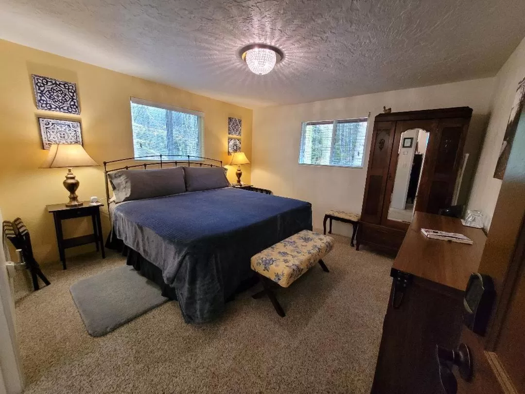 Photo of the whole room, Bed in Misty Valley Inn