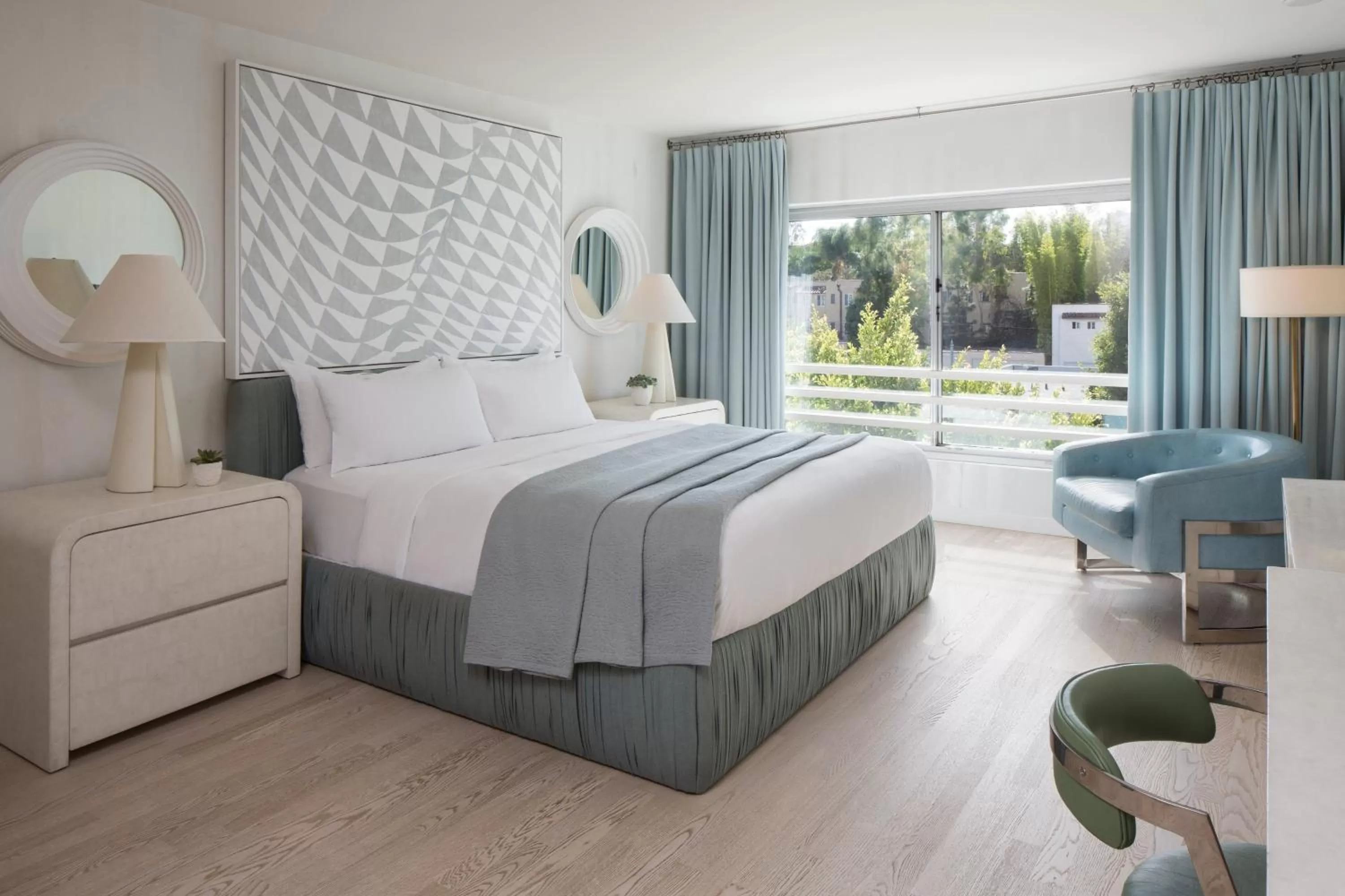 Photo of the whole room, Bed in Avalon Hotel Beverly Hills, a Member of Design Hotels