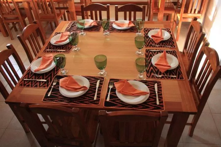 Restaurant/Places to Eat in Hostal Macaw