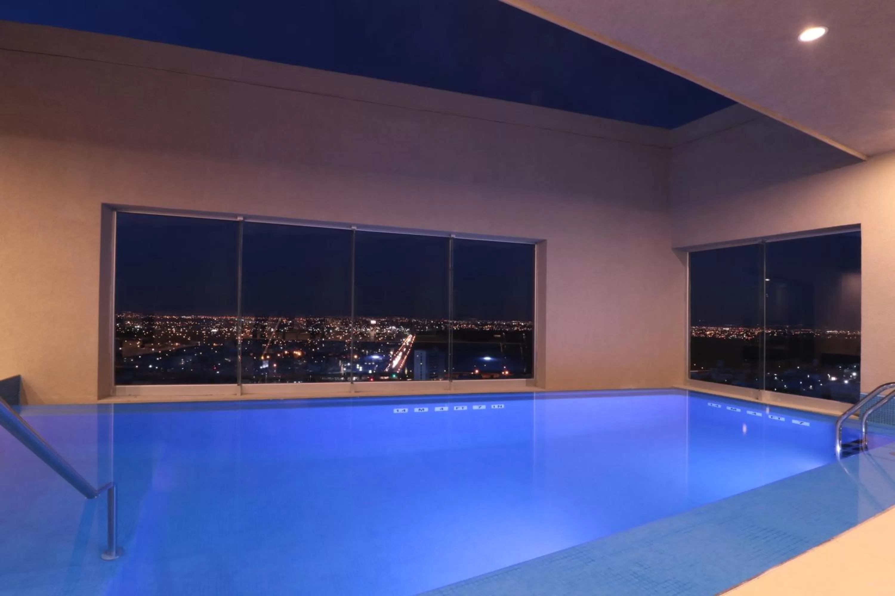 Swimming pool in Staybridge Suites San Luis Potosi by IHG