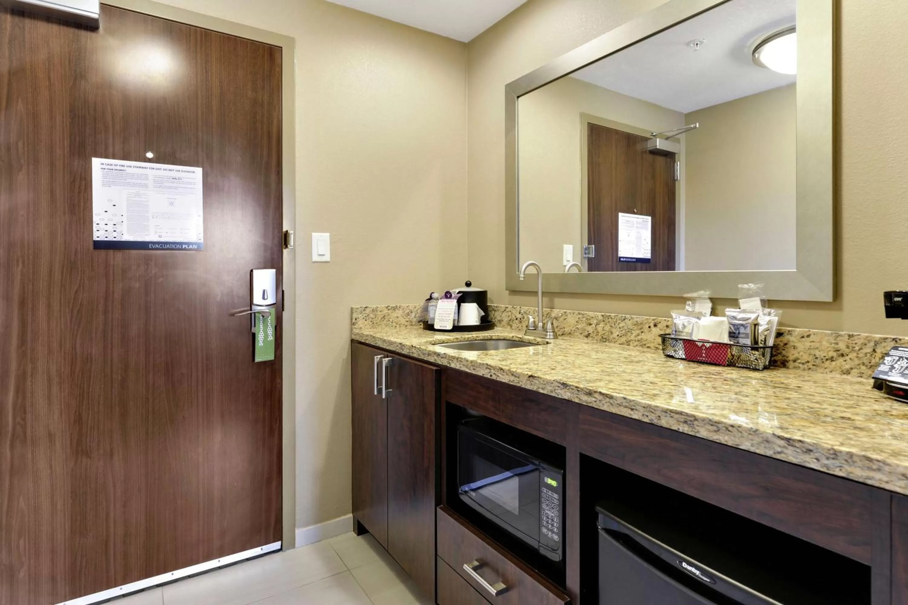 Kitchen or kitchenette in Hampton Inn & Suites Gulfport