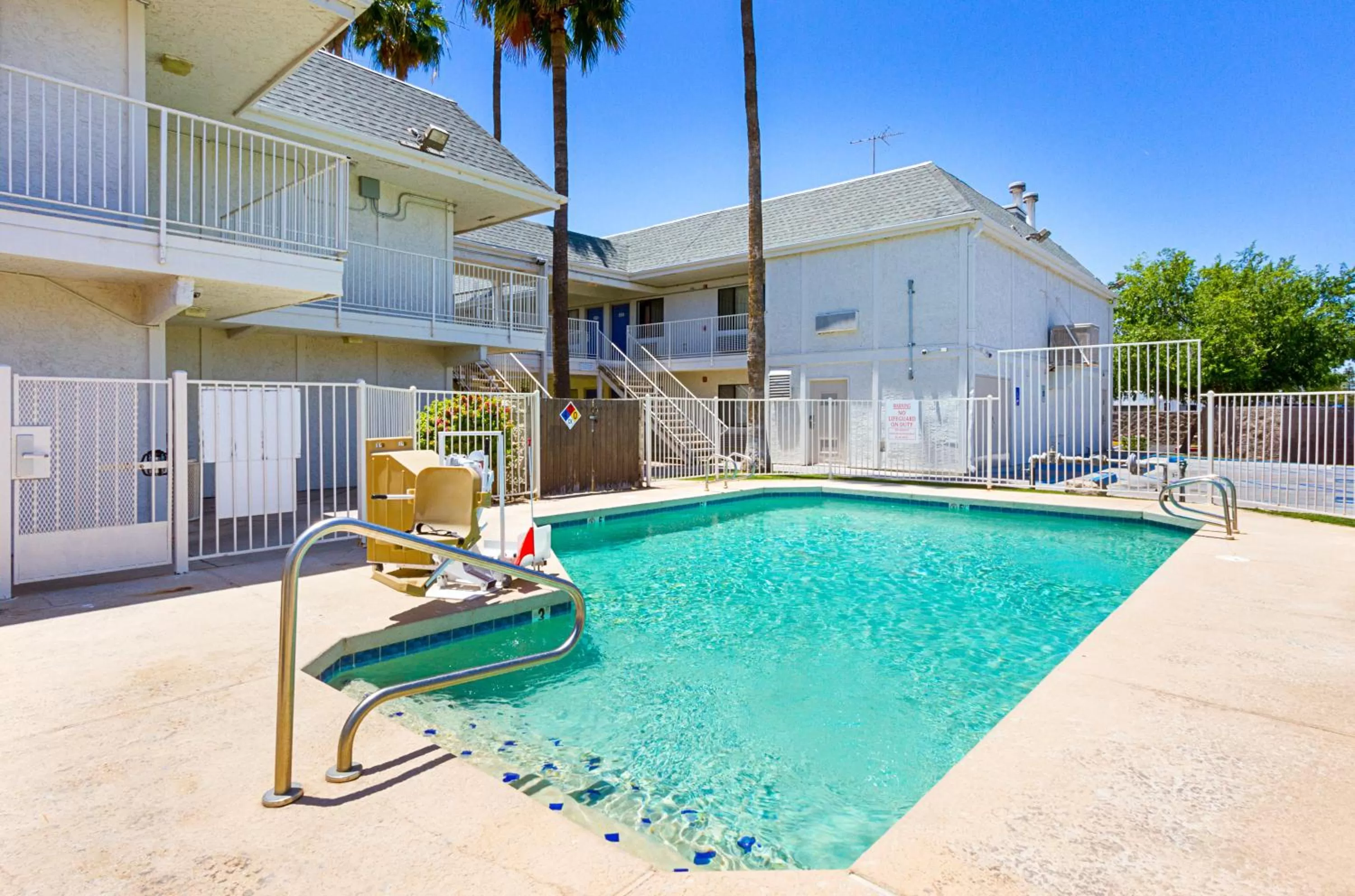 Swimming pool in Motel 6-Mesa, AZ - South
