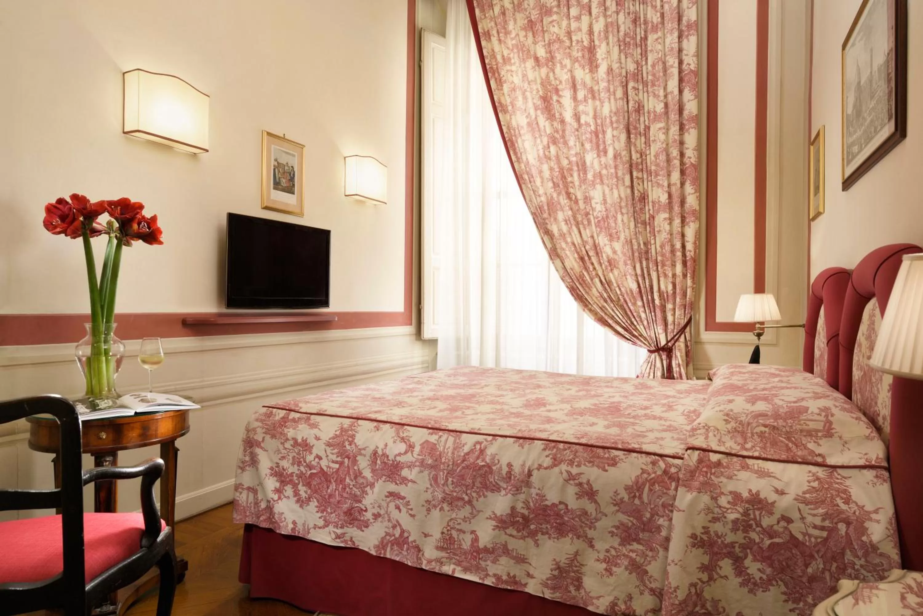 Photo of the whole room, Bed in Palazzo Niccolini al Duomo Residenza D'Epoca