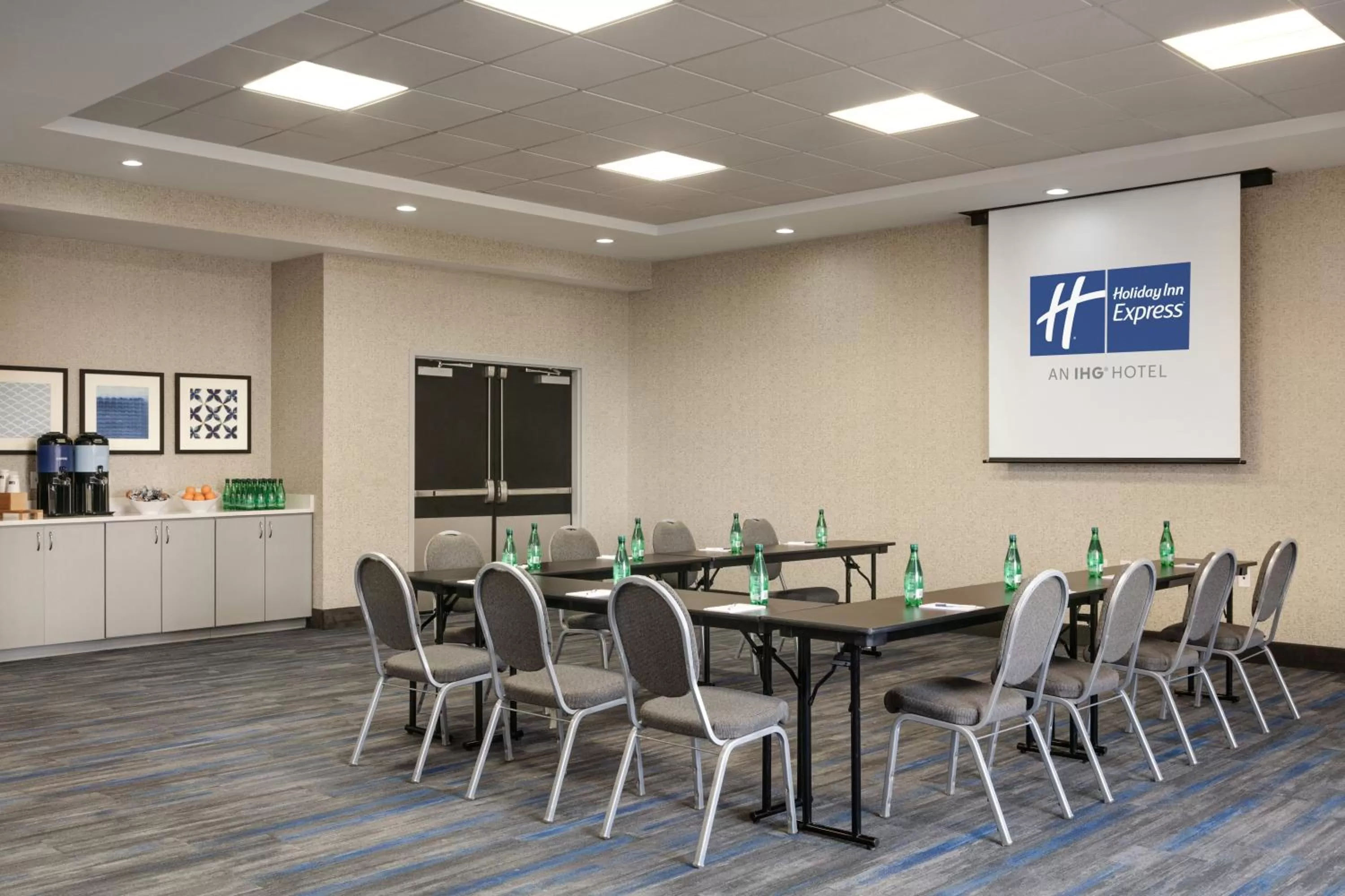 Meeting/conference room in Holiday Inn Express Hotel & Suites Norfolk Airport by IHG