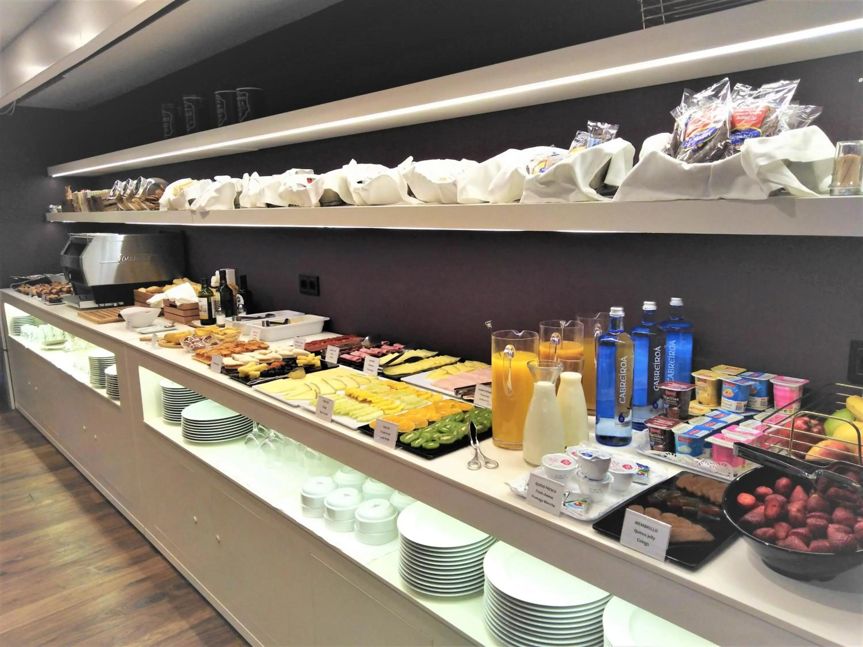 Buffet breakfast in Hotel Colón Plaza