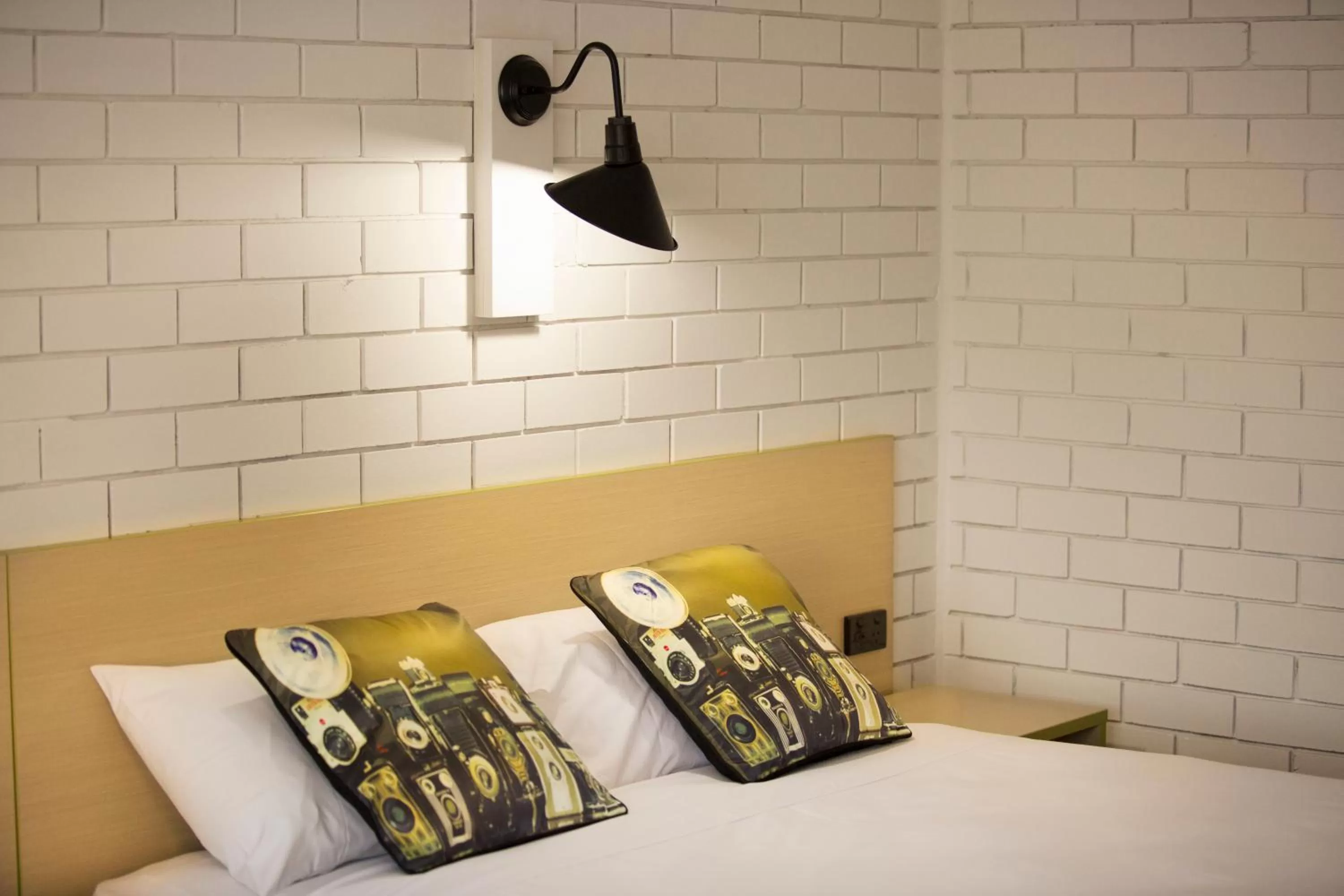 Bed in Boomerang Hotel