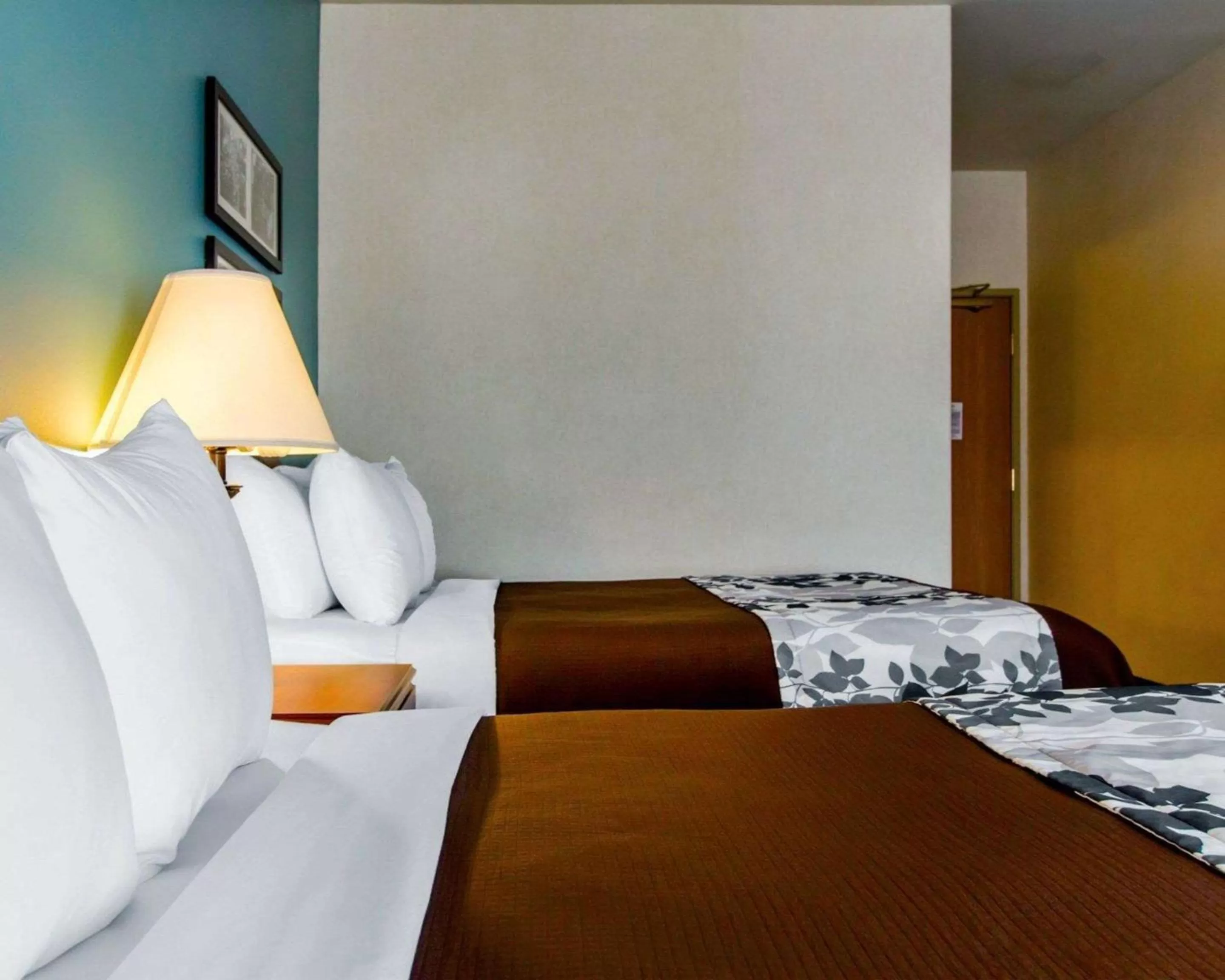 Photo of the whole room, Bed in Sleep Inn & Suites Evansville - Casper