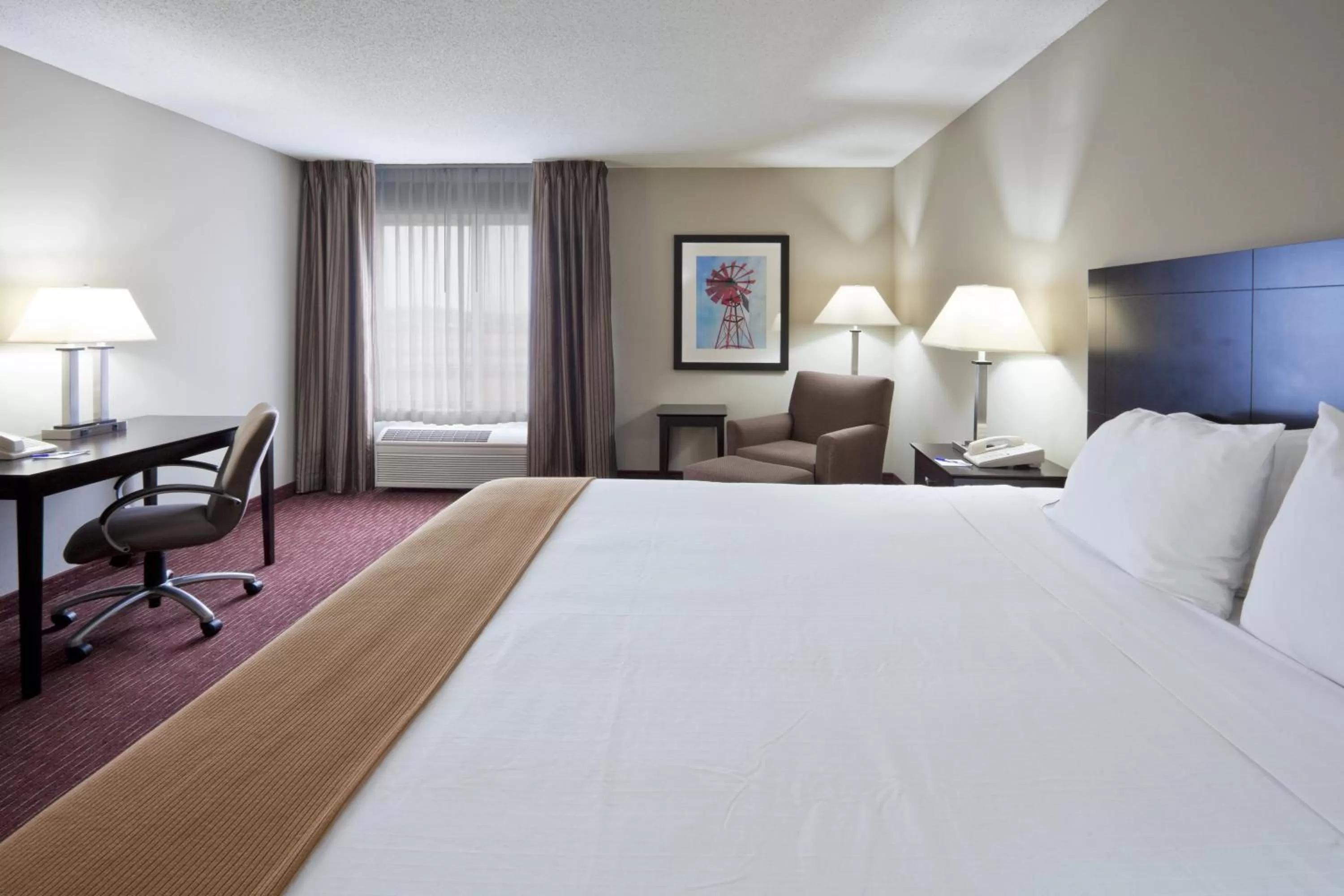 King Room in Holiday Inn Express Fort Wayne - East - New Haven, an IHG Hotel