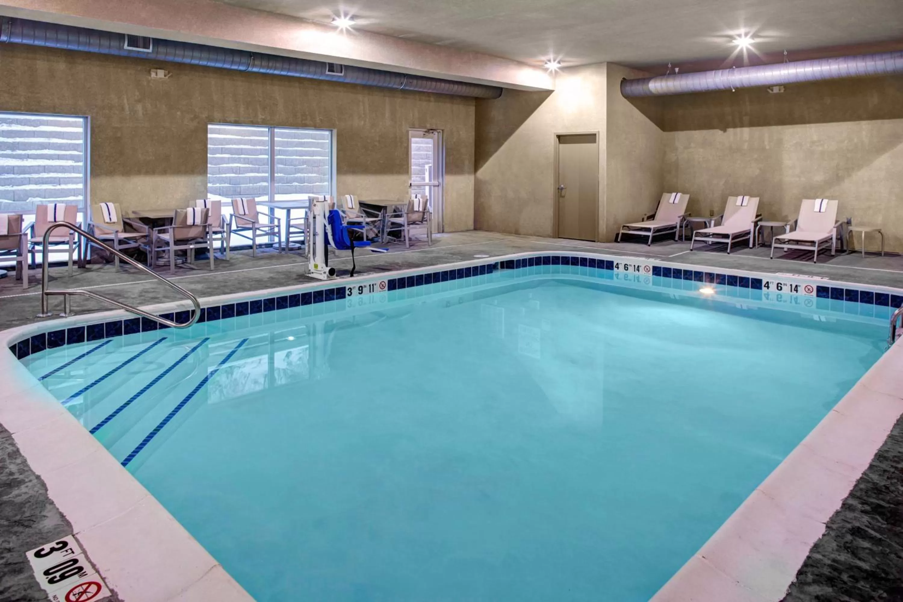 Swimming pool in Holiday Inn Express & Suites Coldwater by IHG