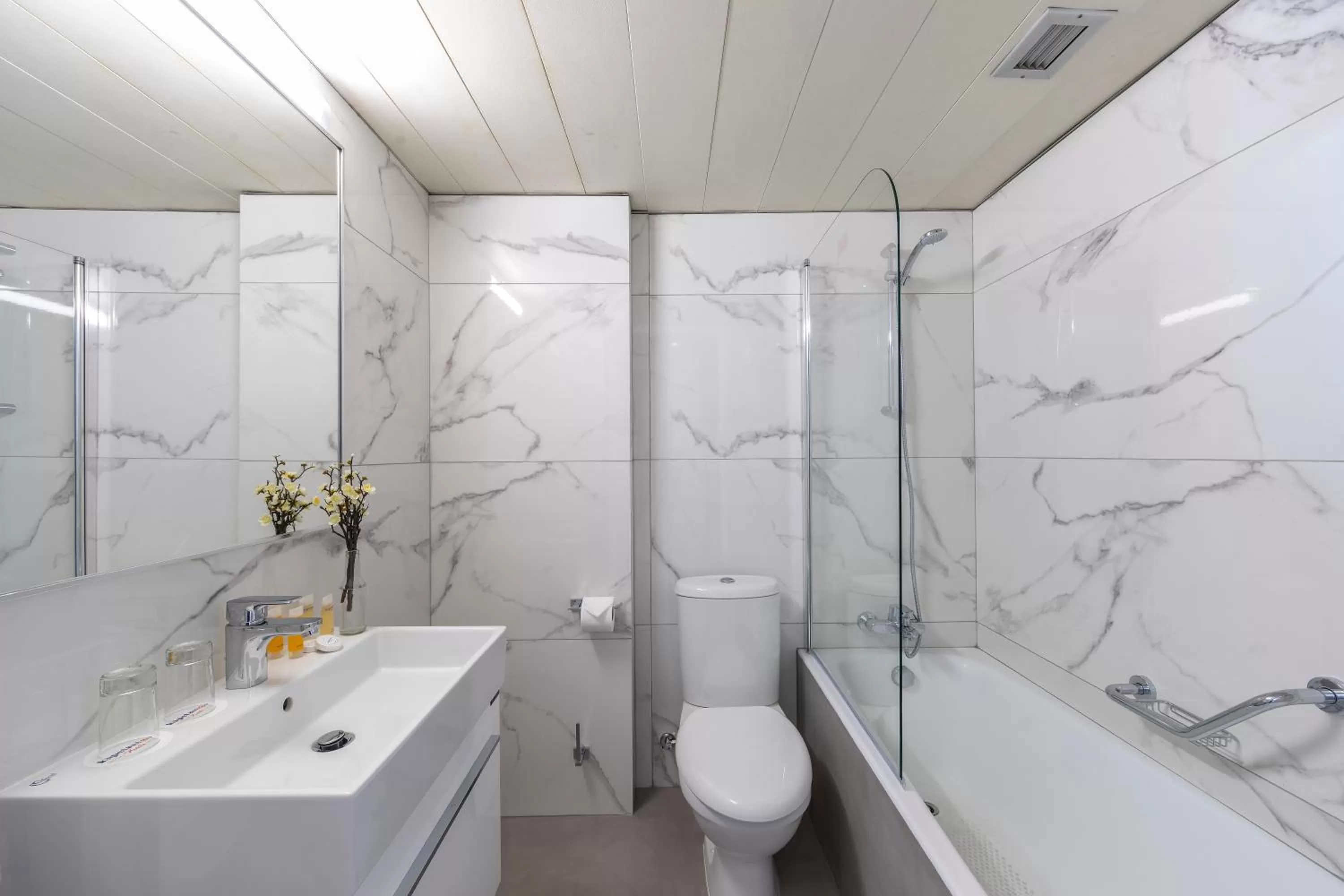 Bathroom in Odysseia Hotel Kapetanios