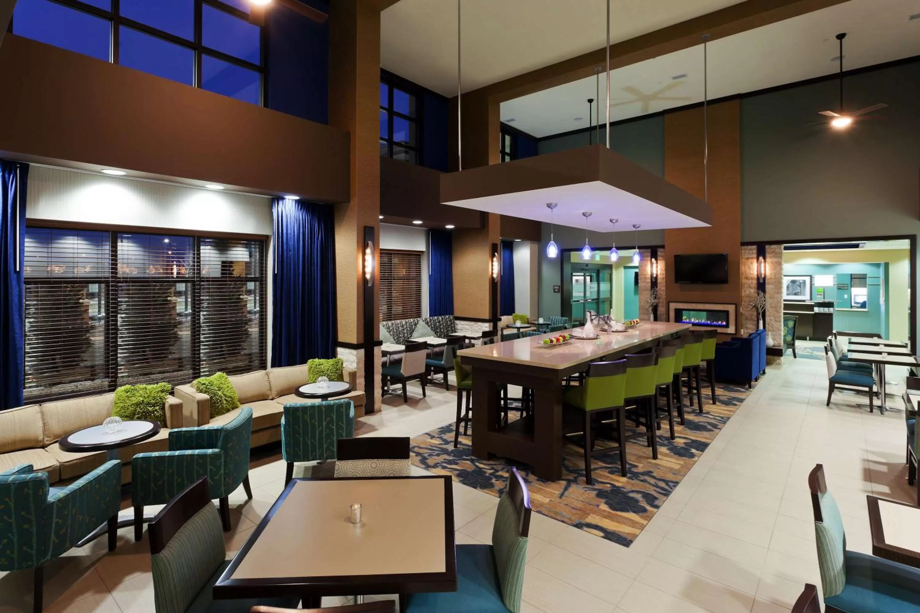 Lobby or reception in Hampton Inn & Suites Denver Airport / Gateway Park
