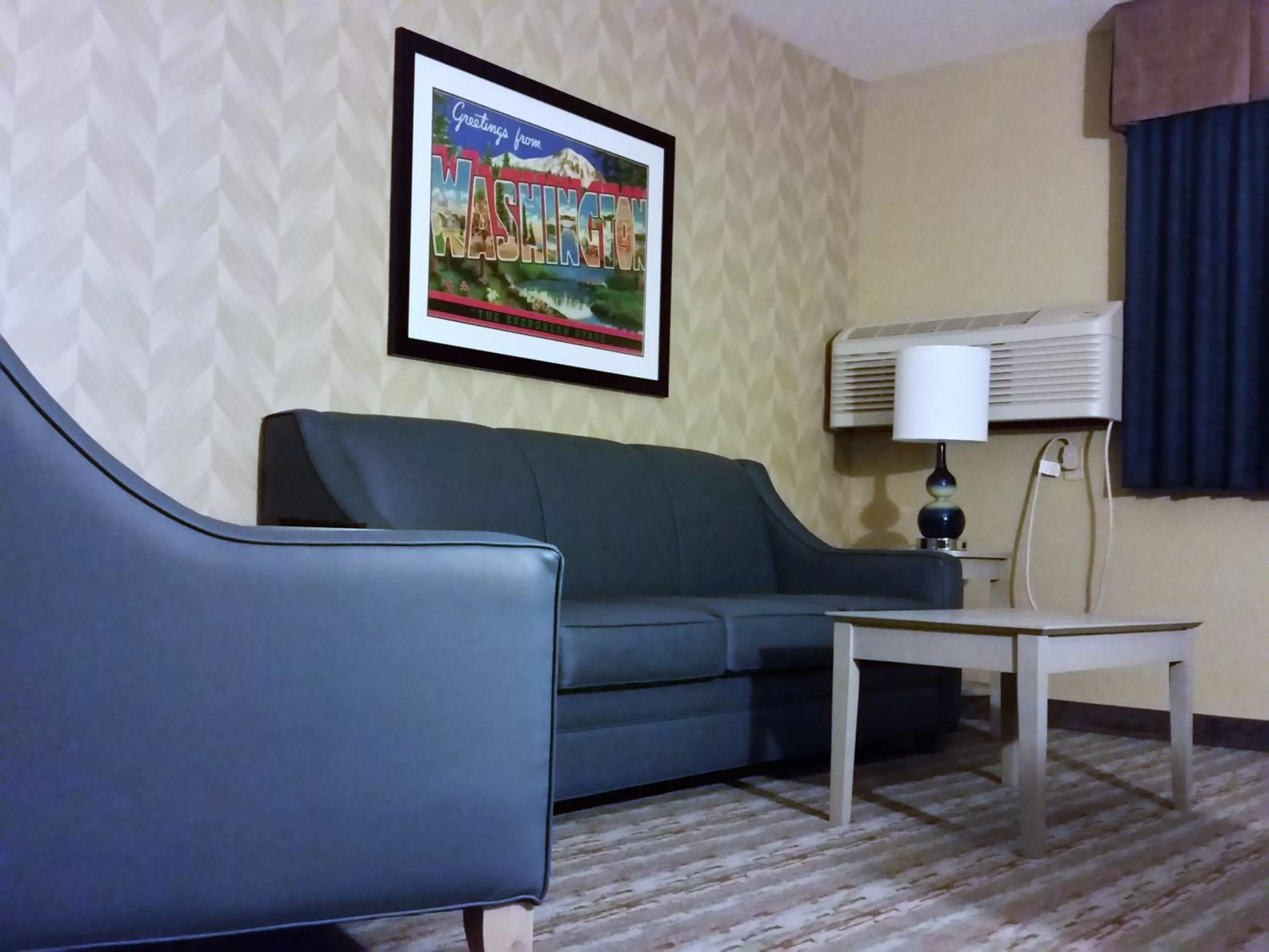 Living room in SilverStone Inn & Suites Spokane Valley