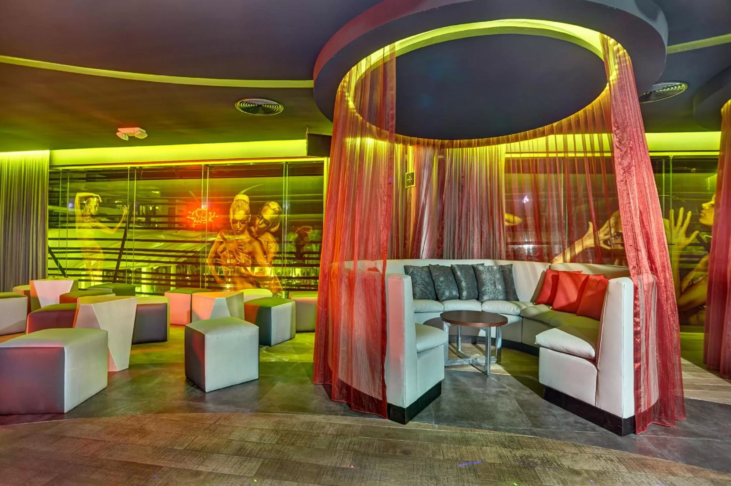 Nightclub / DJ in Royalton Riviera Cancun, An Autograph Collection All-Inclusive Resort & Casino