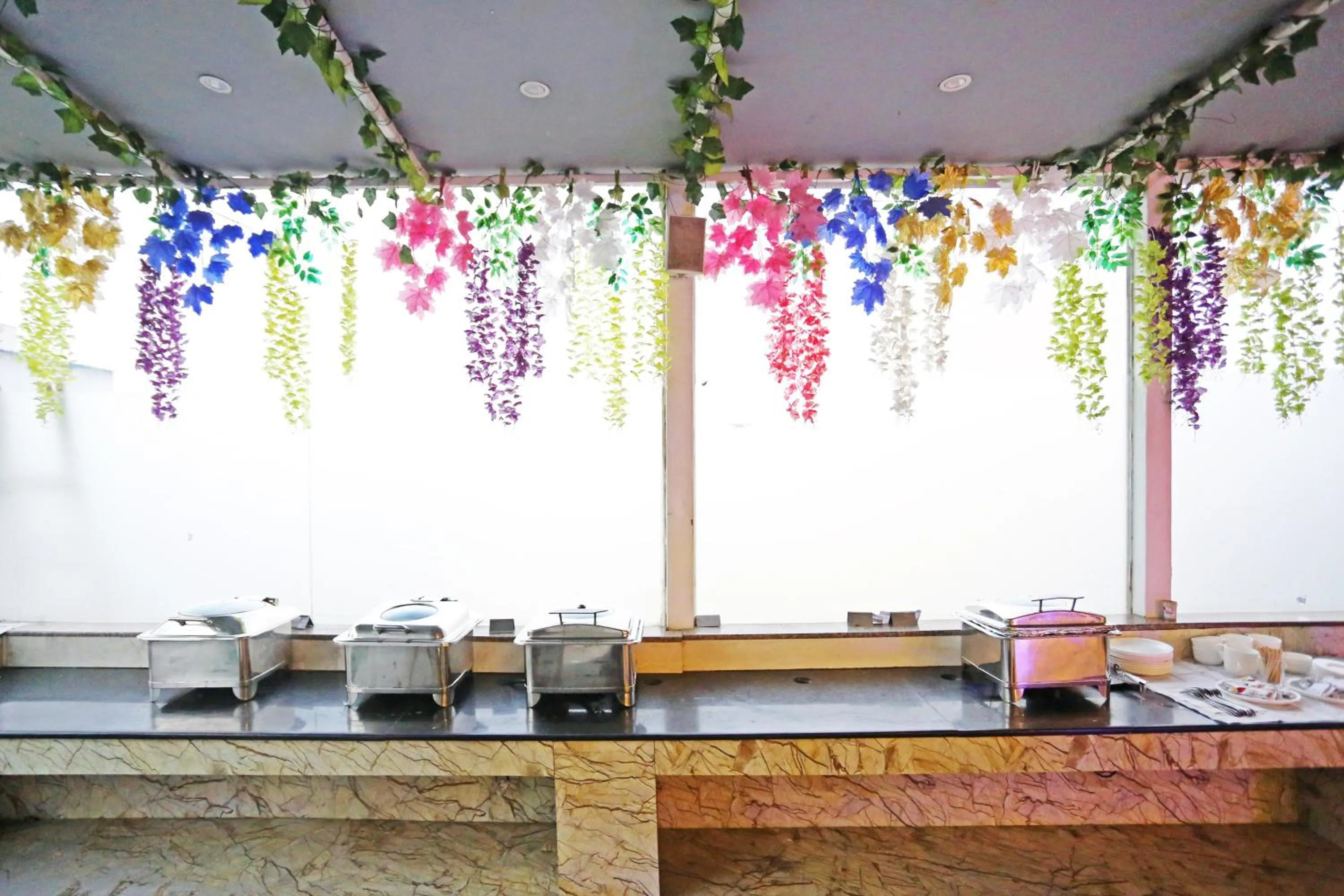 Restaurant/places to eat in JRD Luxury-Business Hotel