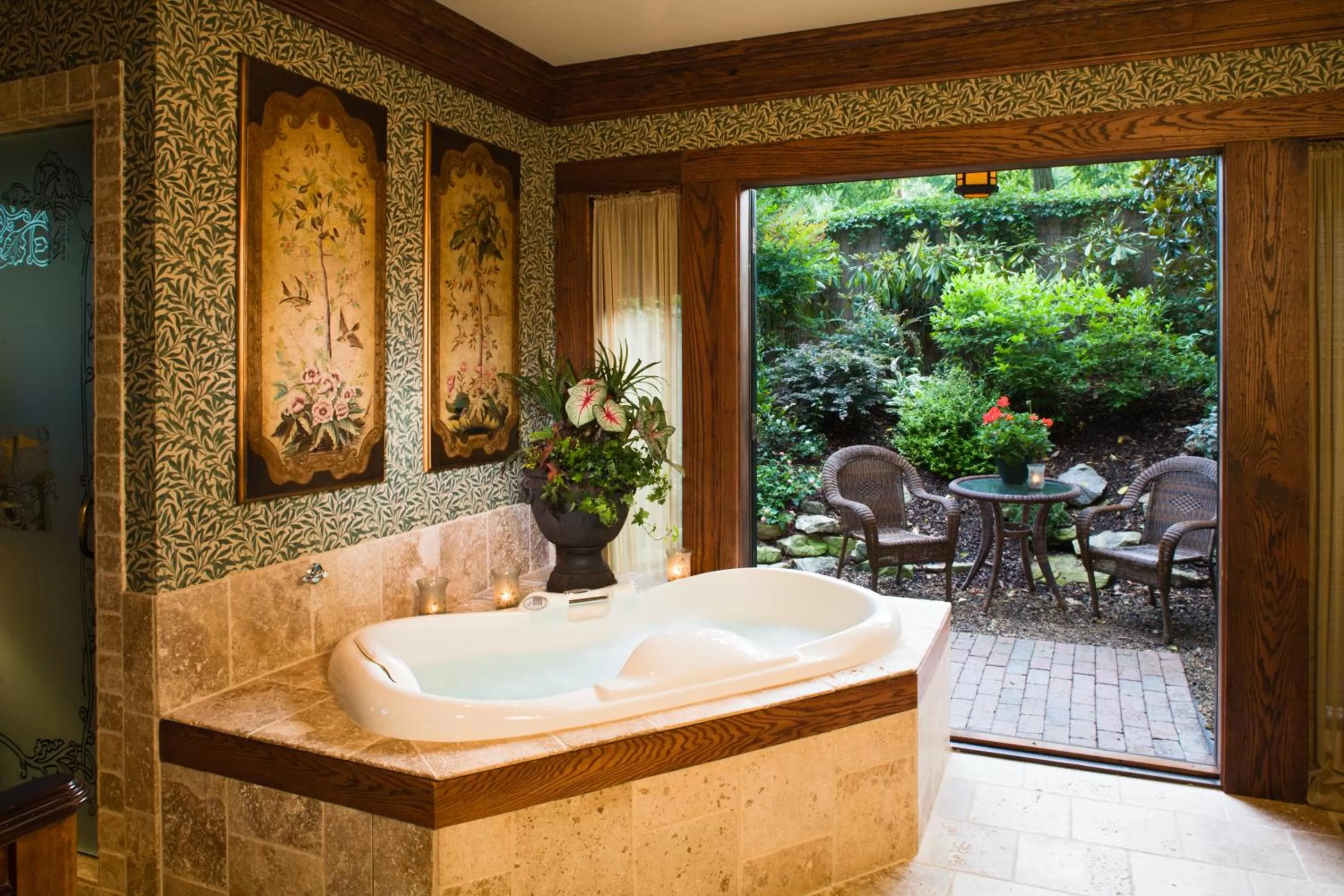 Spa and wellness centre/facilities in 1900 Inn on Montford