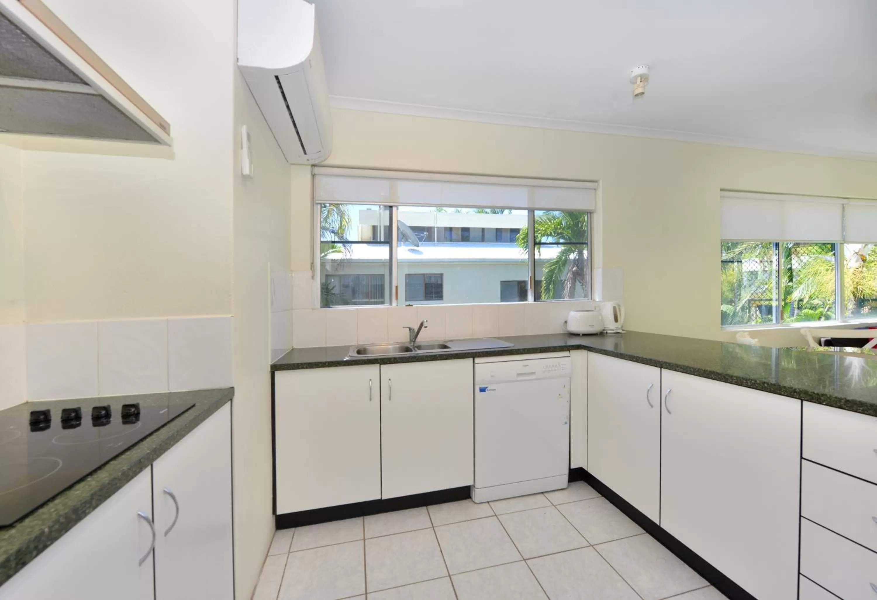 Kitchen or kitchenette in Driftwood Mantaray - Official Onsite Reception and Check In