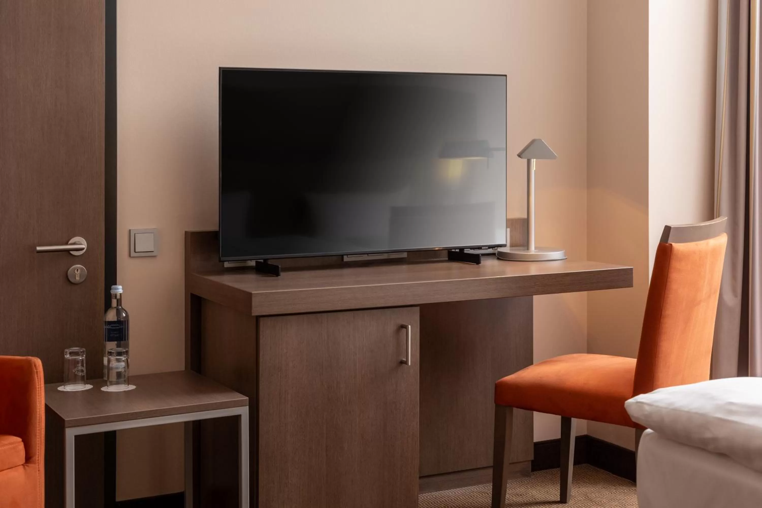 TV and multimedia in IntercityHotel Berlin Airport Area North