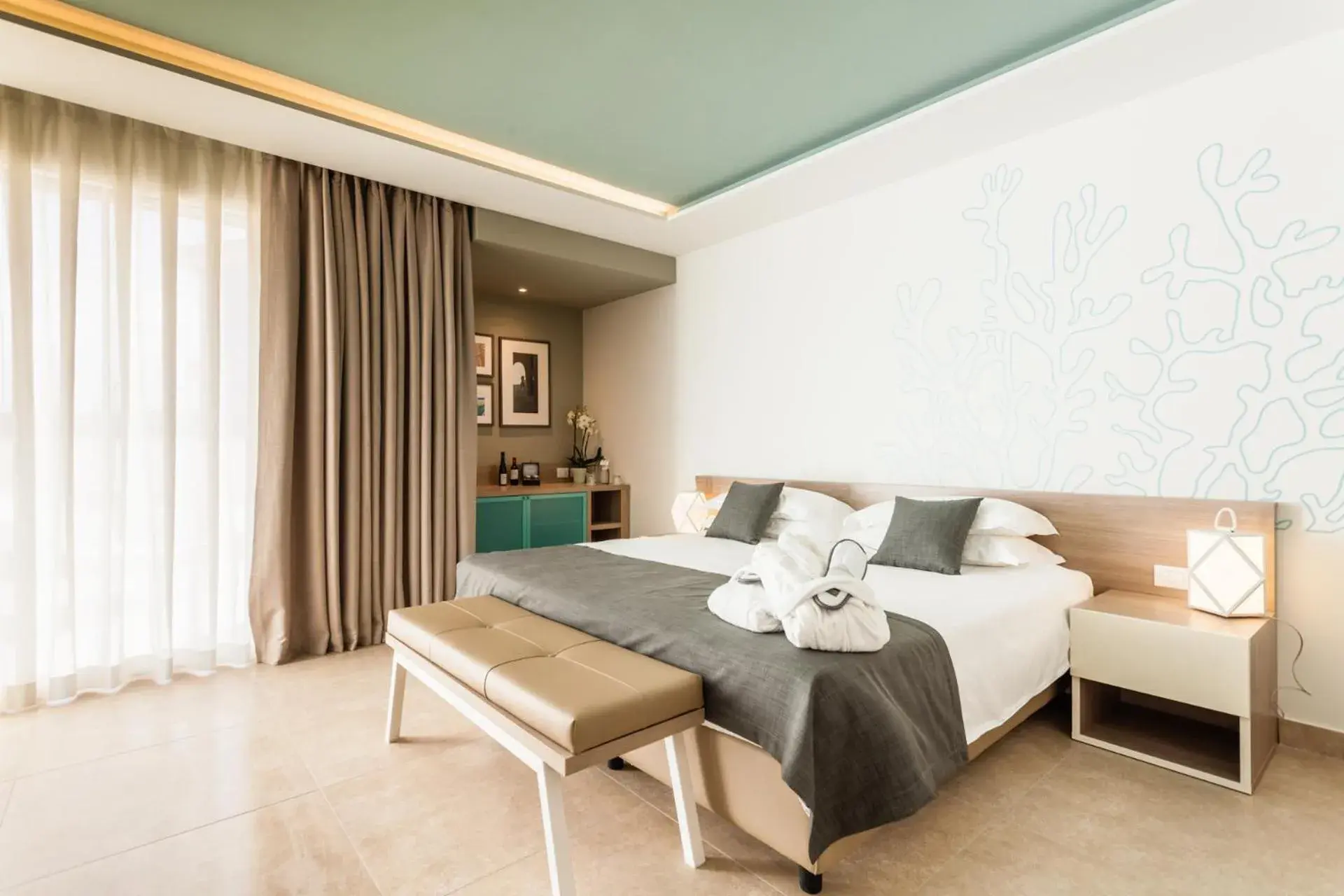 Deluxe Double Room with Side Sea View - single occupancy in Modica Beach Resort Deluxe Double Room with Side Sea View - single occupancy in Modica Beach Resort