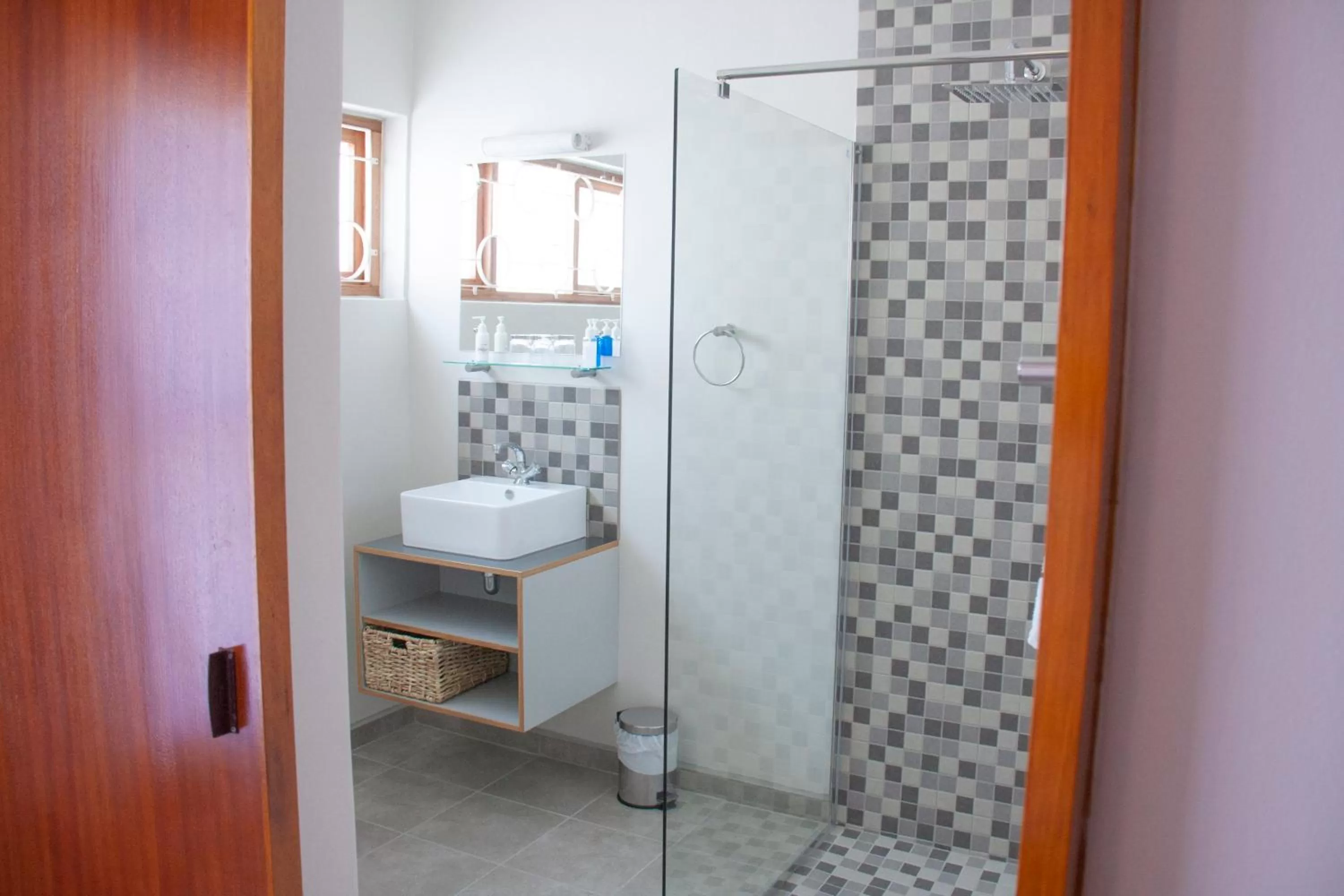 Shower, Bathroom in Kramersdorf Guesthouse