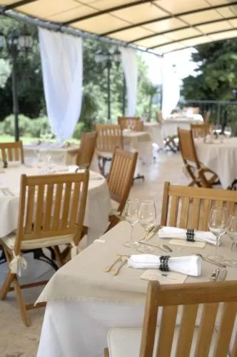 Restaurant/places to eat in Hotel Restaurant Le Clos De Pradines
