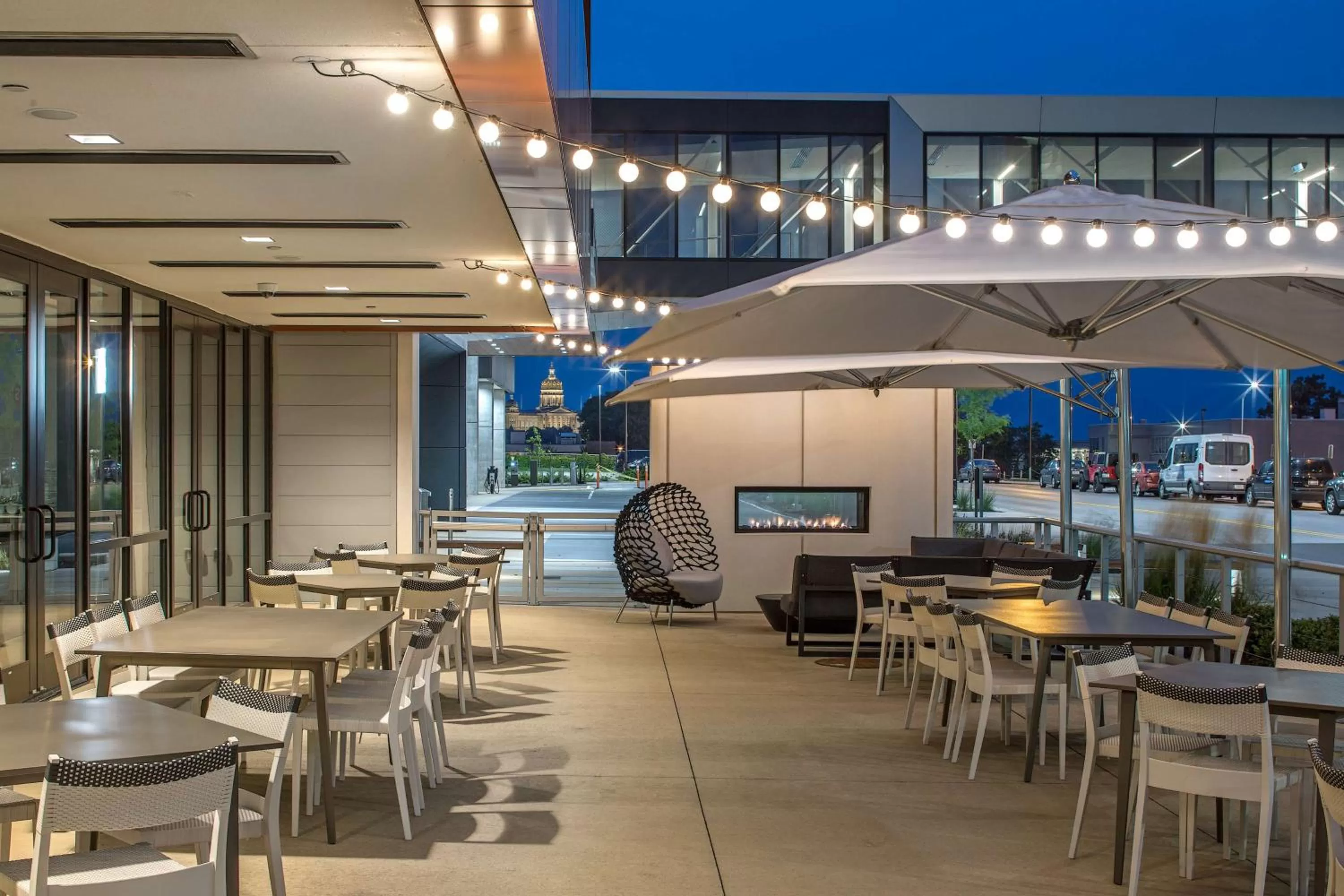 Patio in Hilton Des Moines Downtown