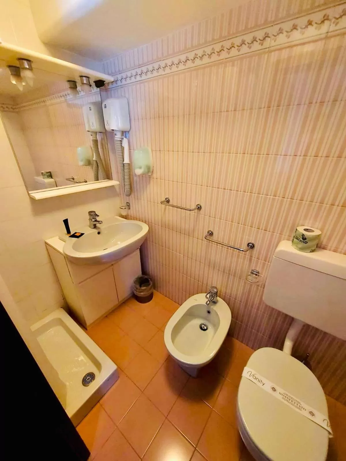 Bathroom in HG Hotel Italia