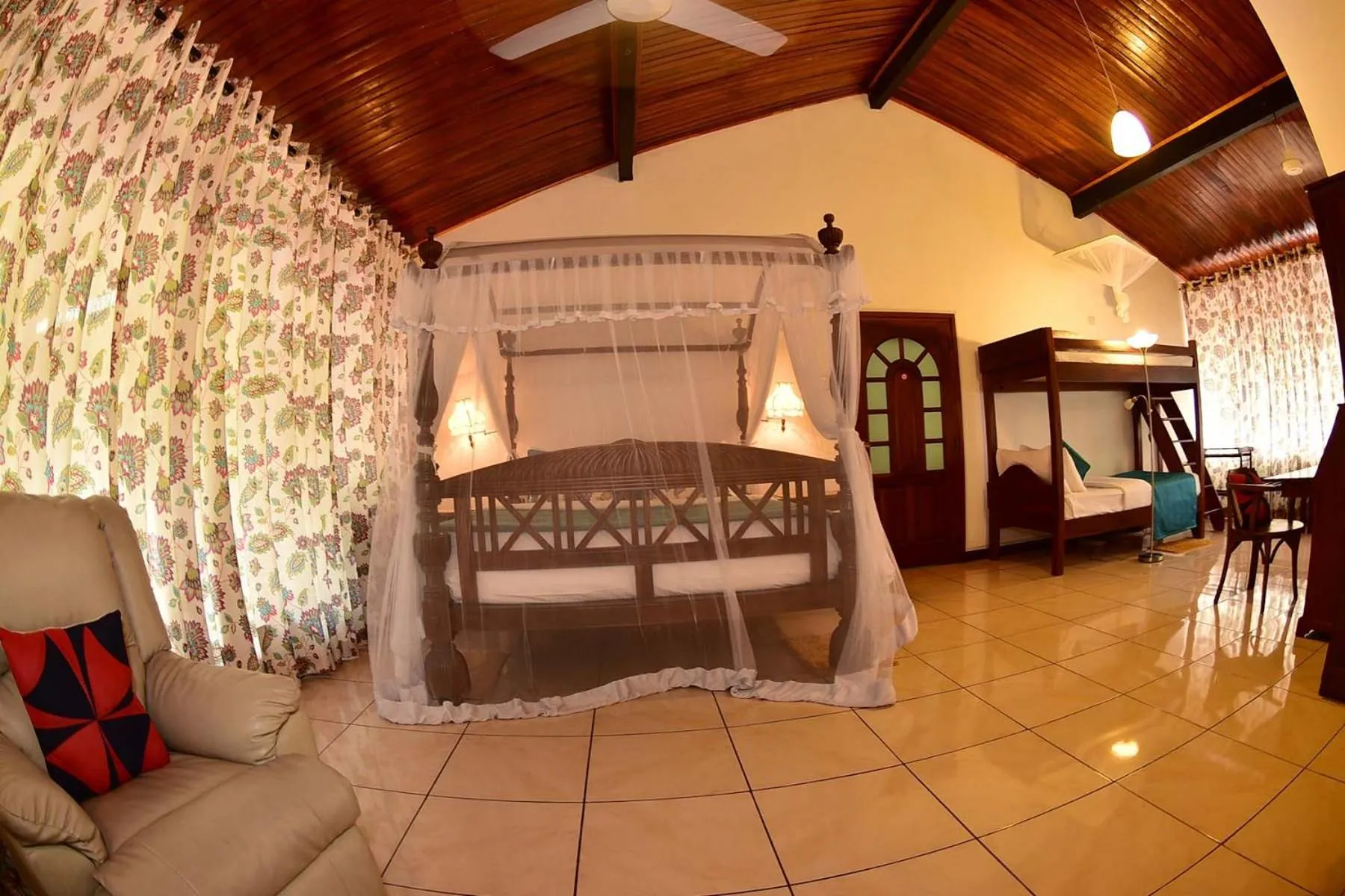 Bed in Colombo Villa
