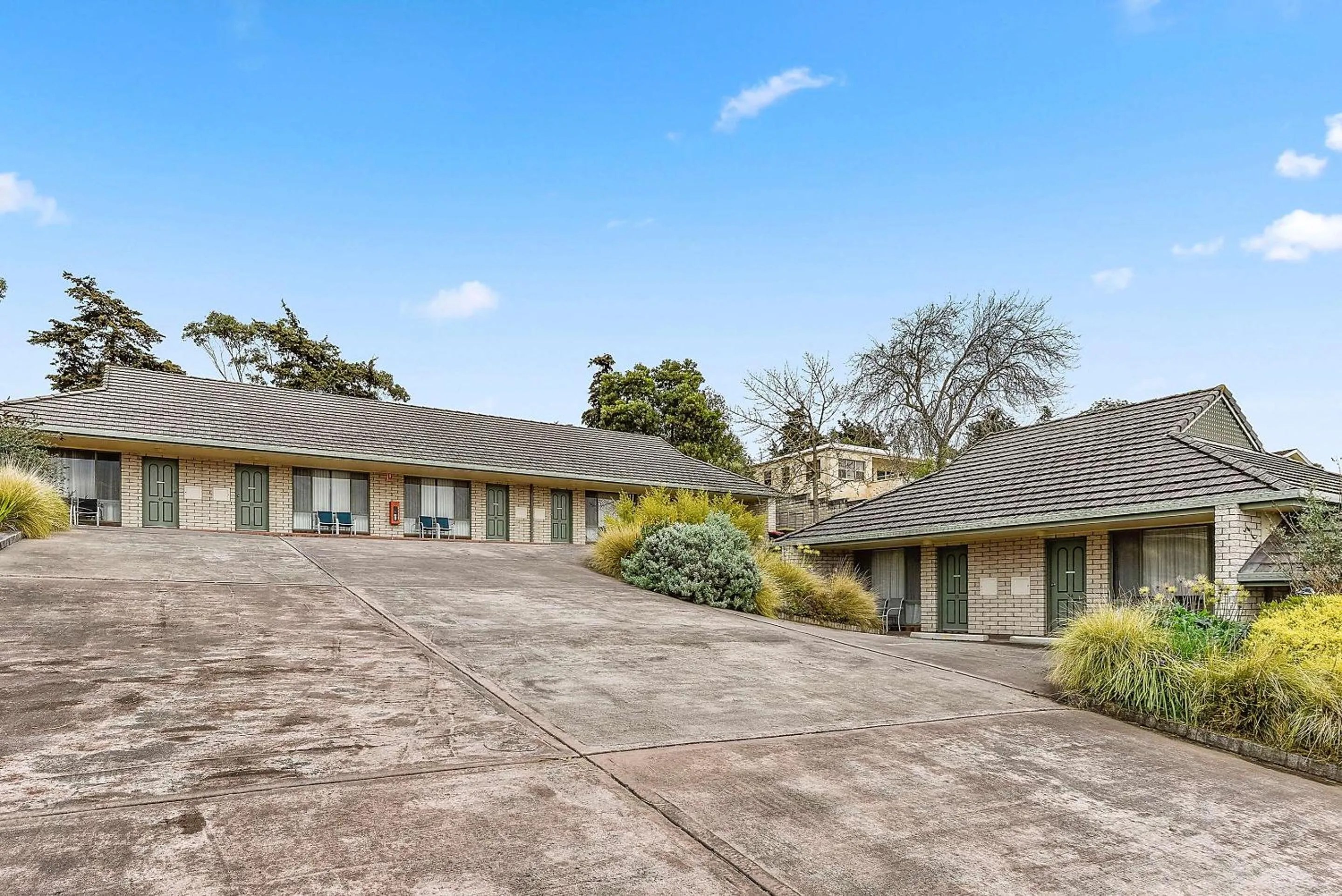 Property building in Comfort Inn The Lakes