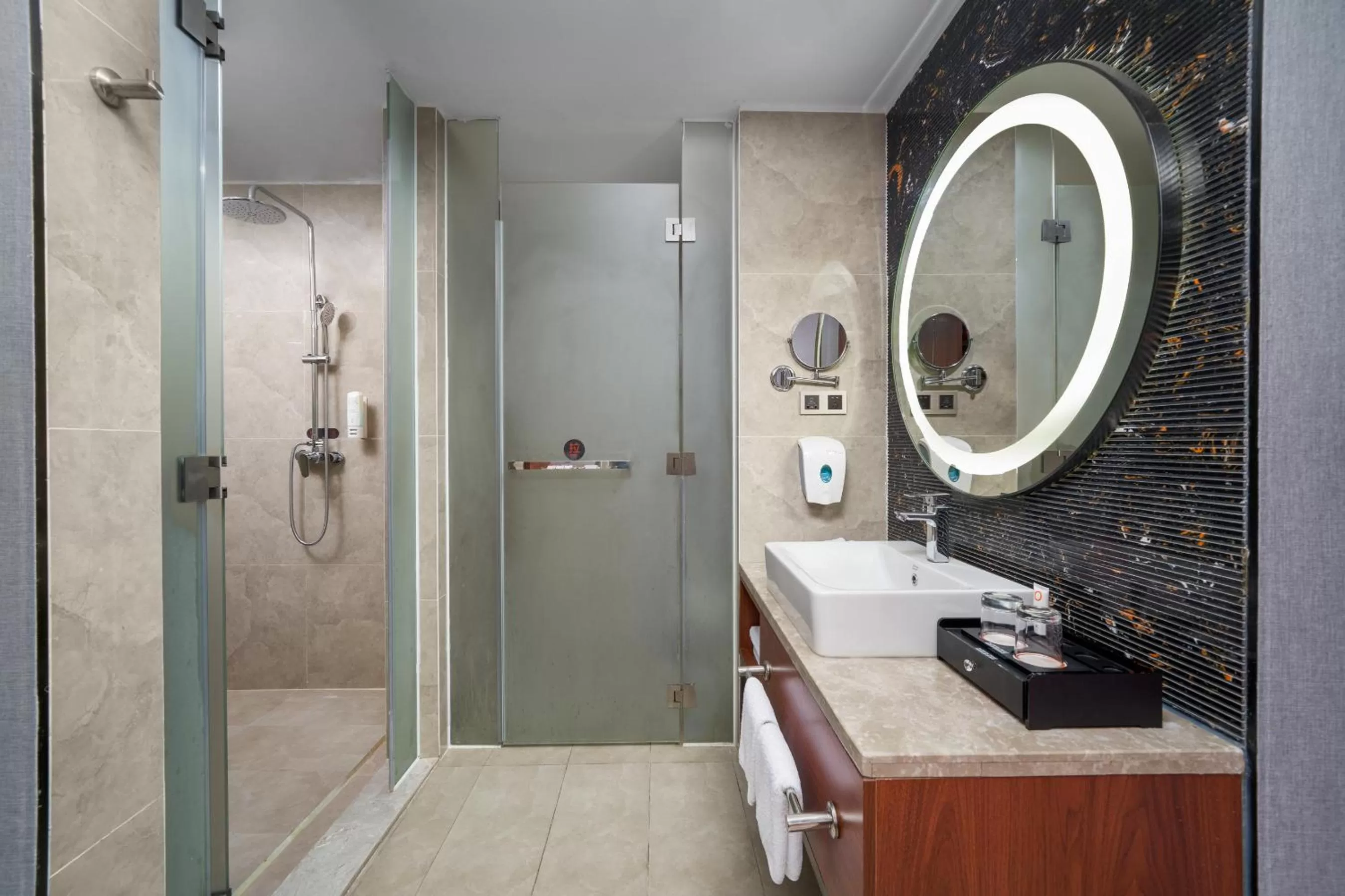 Shower in Ausotel Smart Baiyun International Airport T2-Free 24-hour airport pick-up