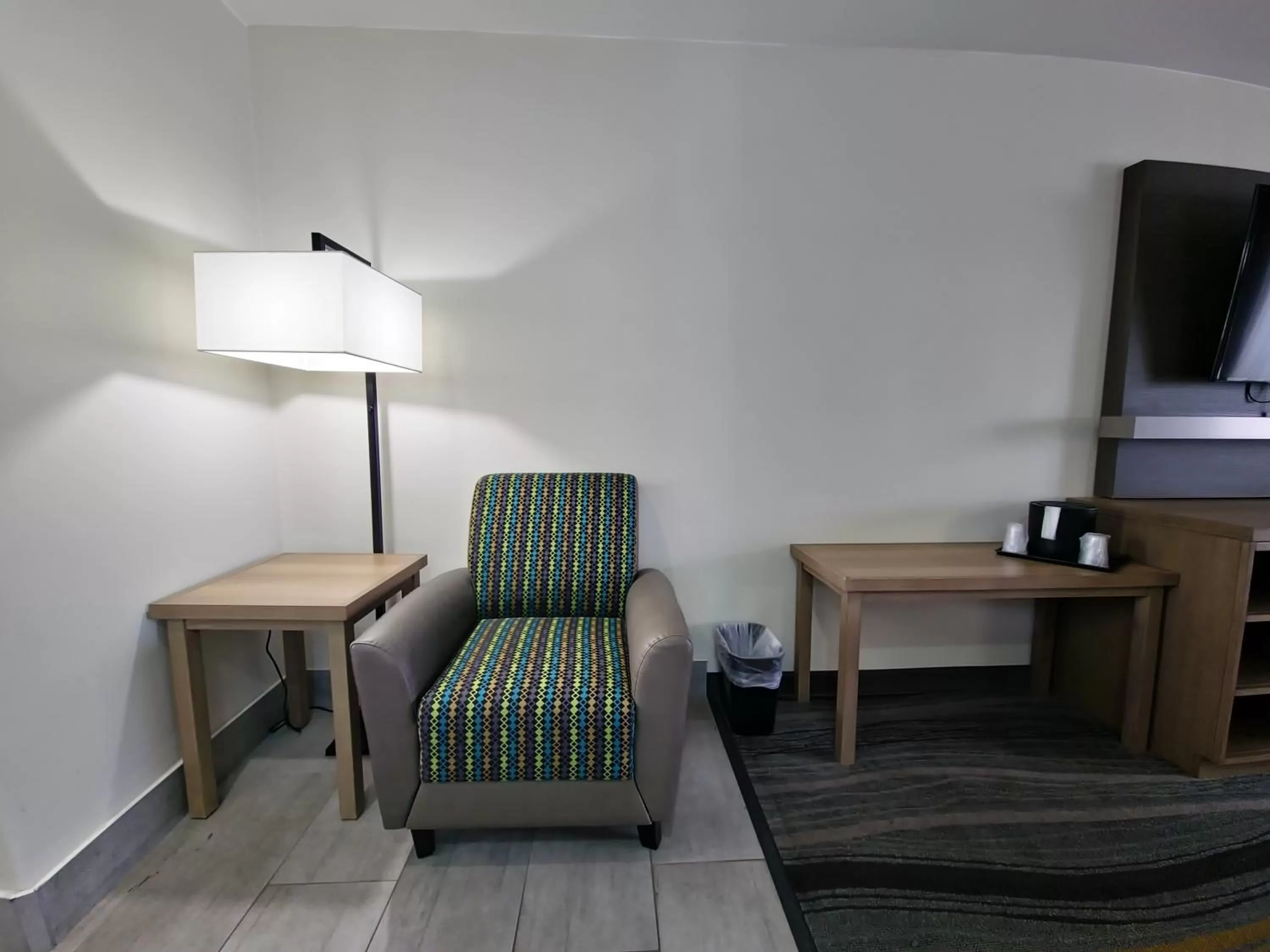 TV and multimedia in Los Viajeros Inn