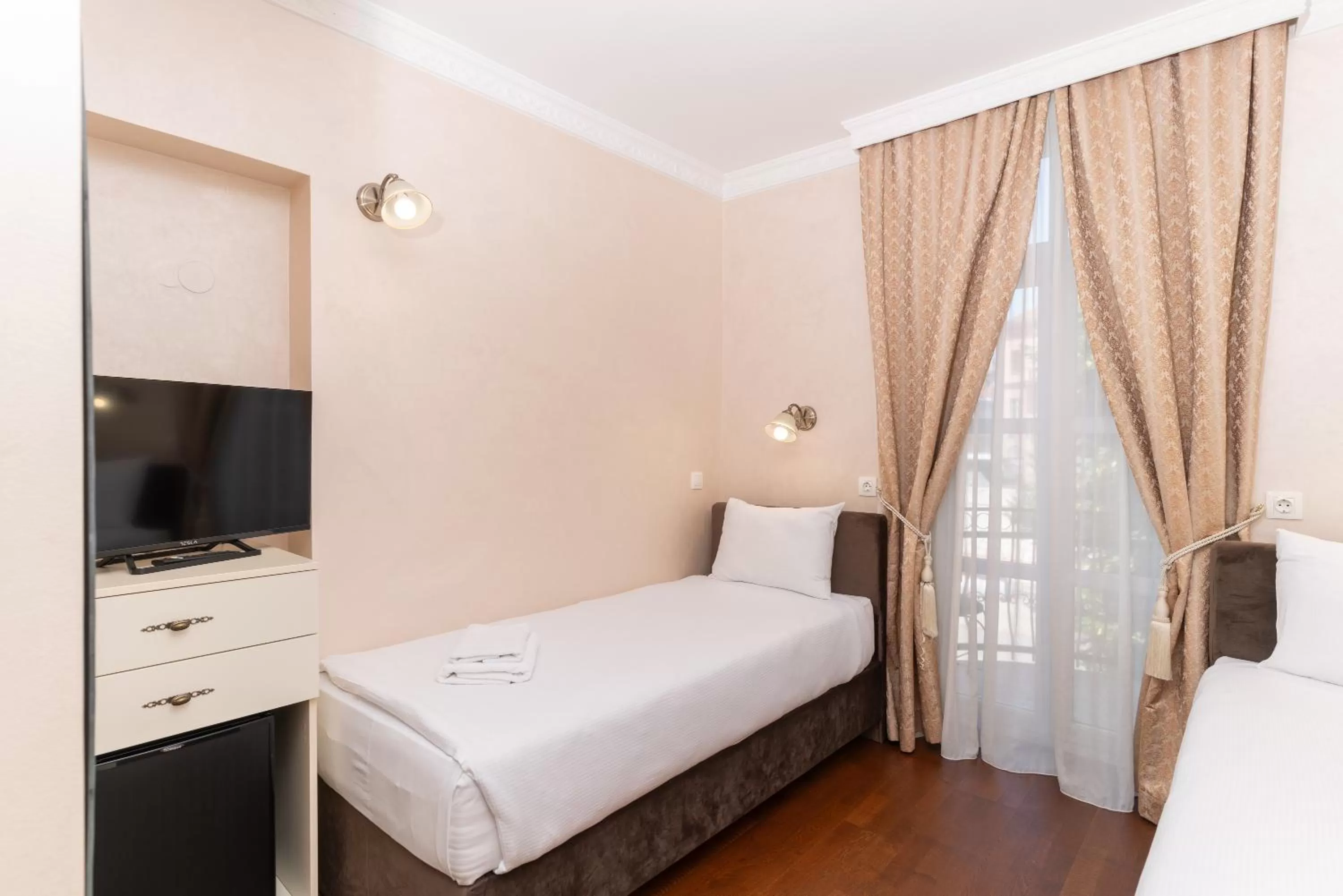 Bedroom, Bed in Ornament Hotel