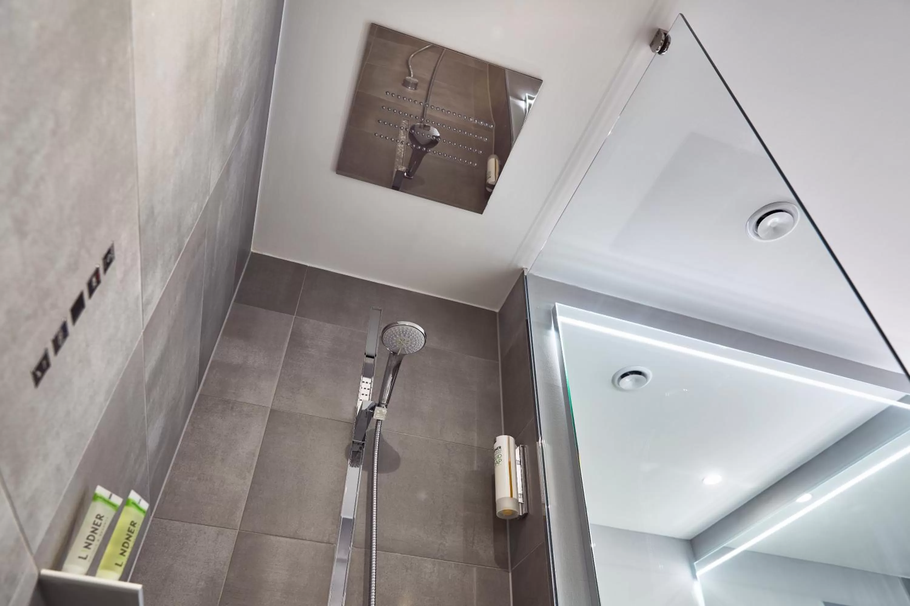 Bathroom in Lindner Hotel Cologne City Plaza, part of JdV by Hyatt