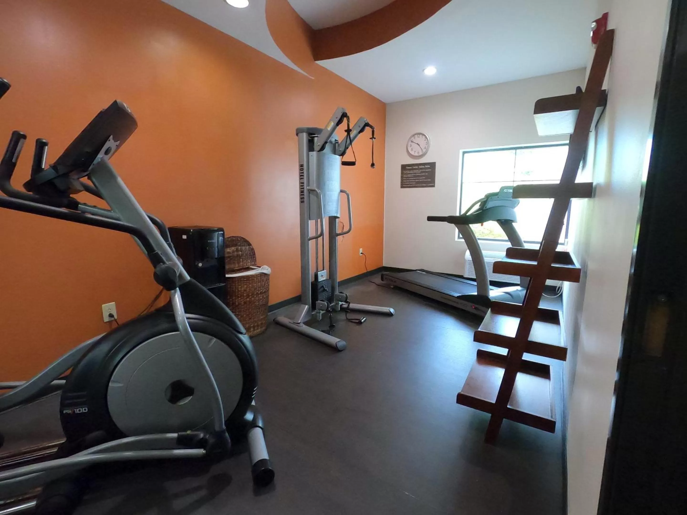 Fitness centre/facilities in HomeTowne Studios & Suites by Red Roof Washington