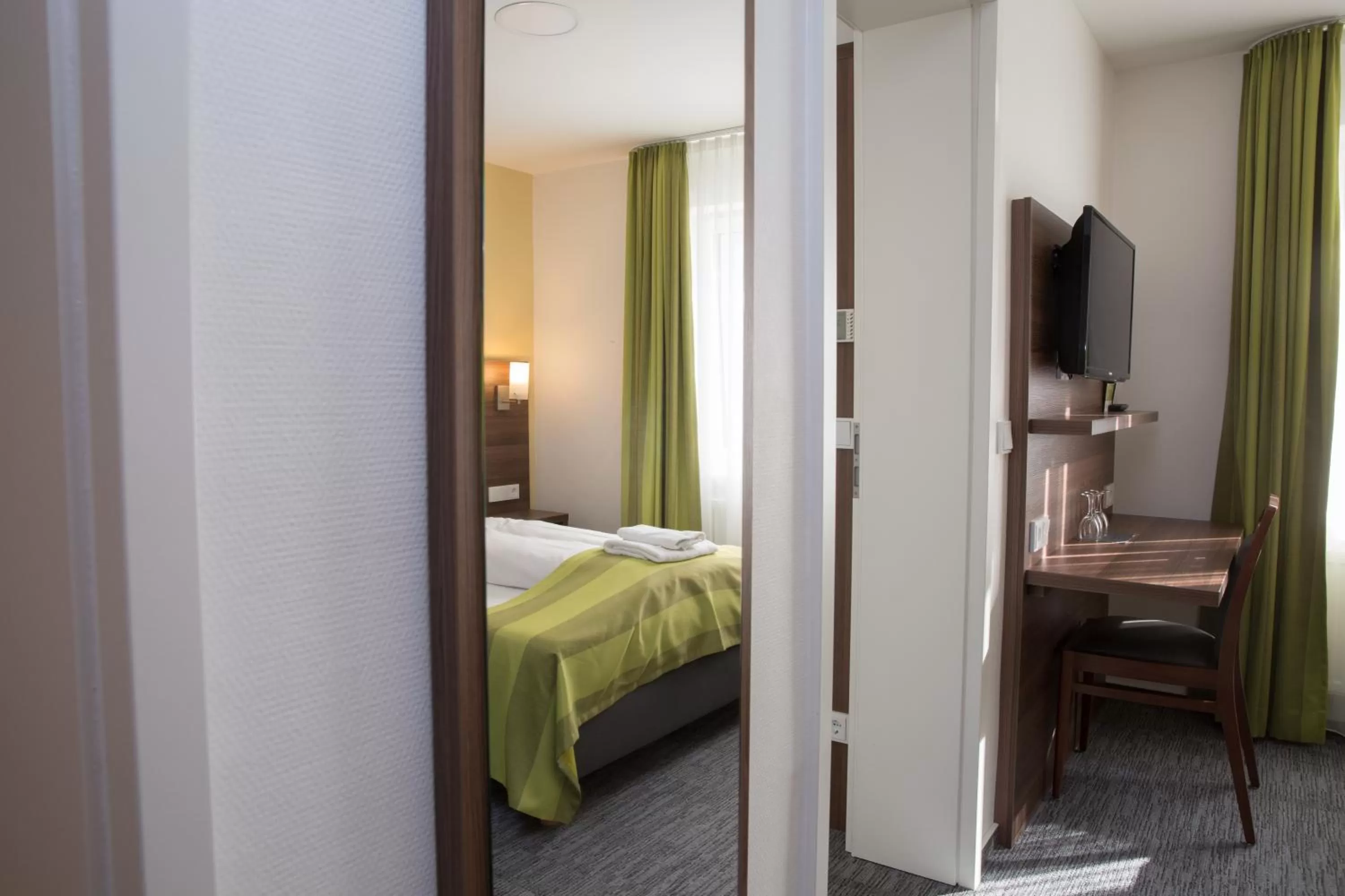 TV and multimedia, Bed in Trip Inn Goethe Business Messe