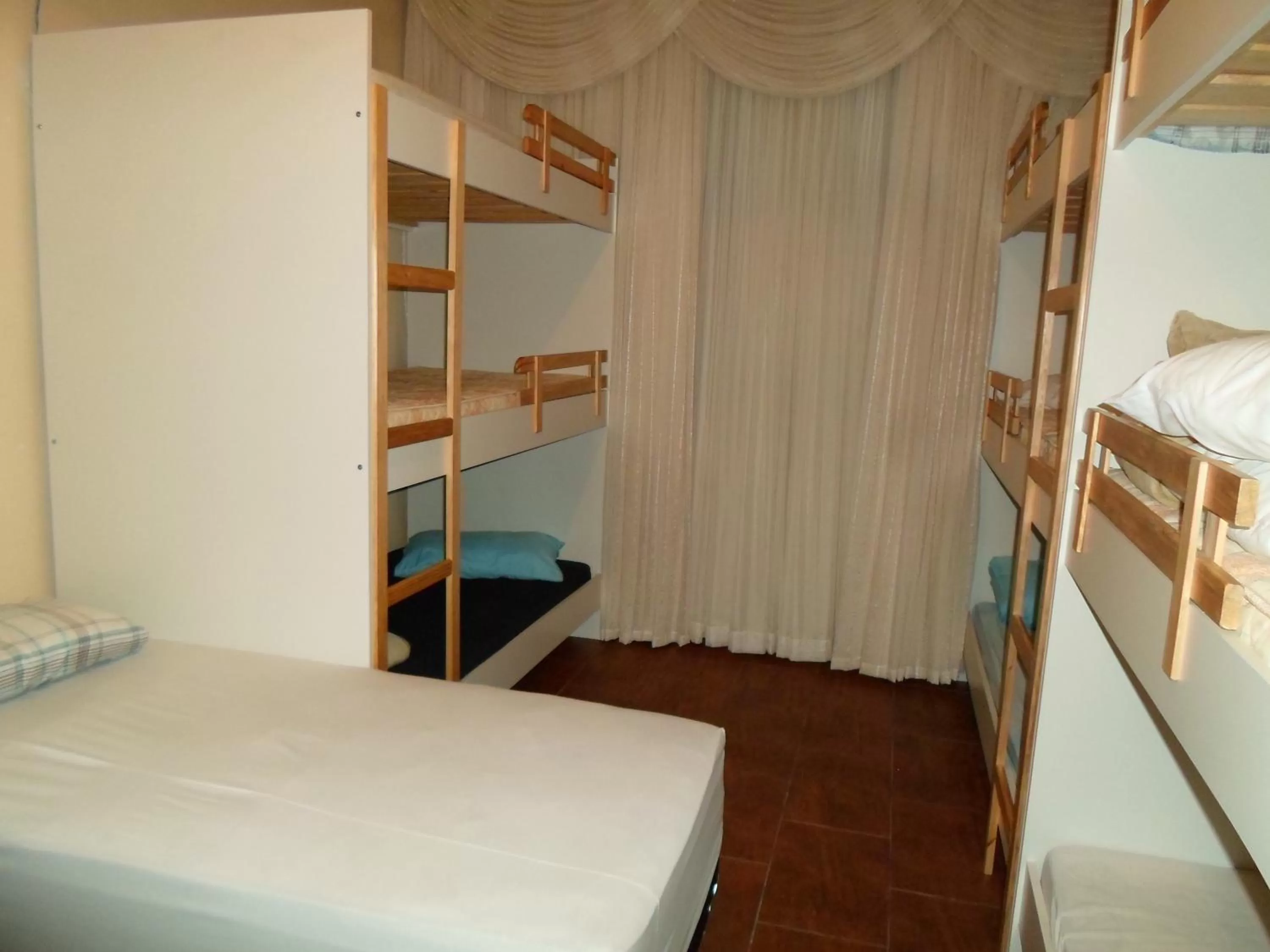 Large Room with Shared Bathroom in Assel Pousada Botanico