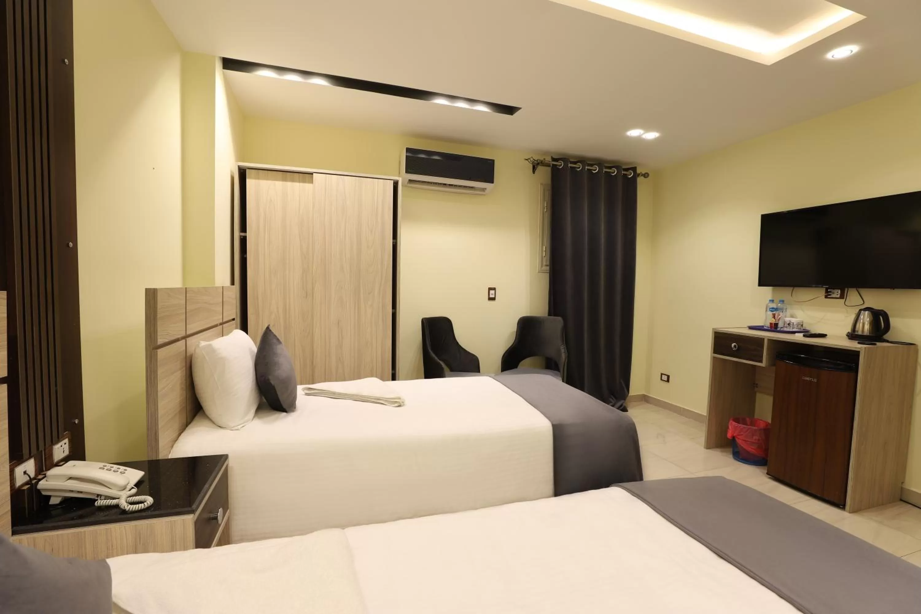 Communal lounge/ TV room, Bed in Brothers Pyramids View Hotel